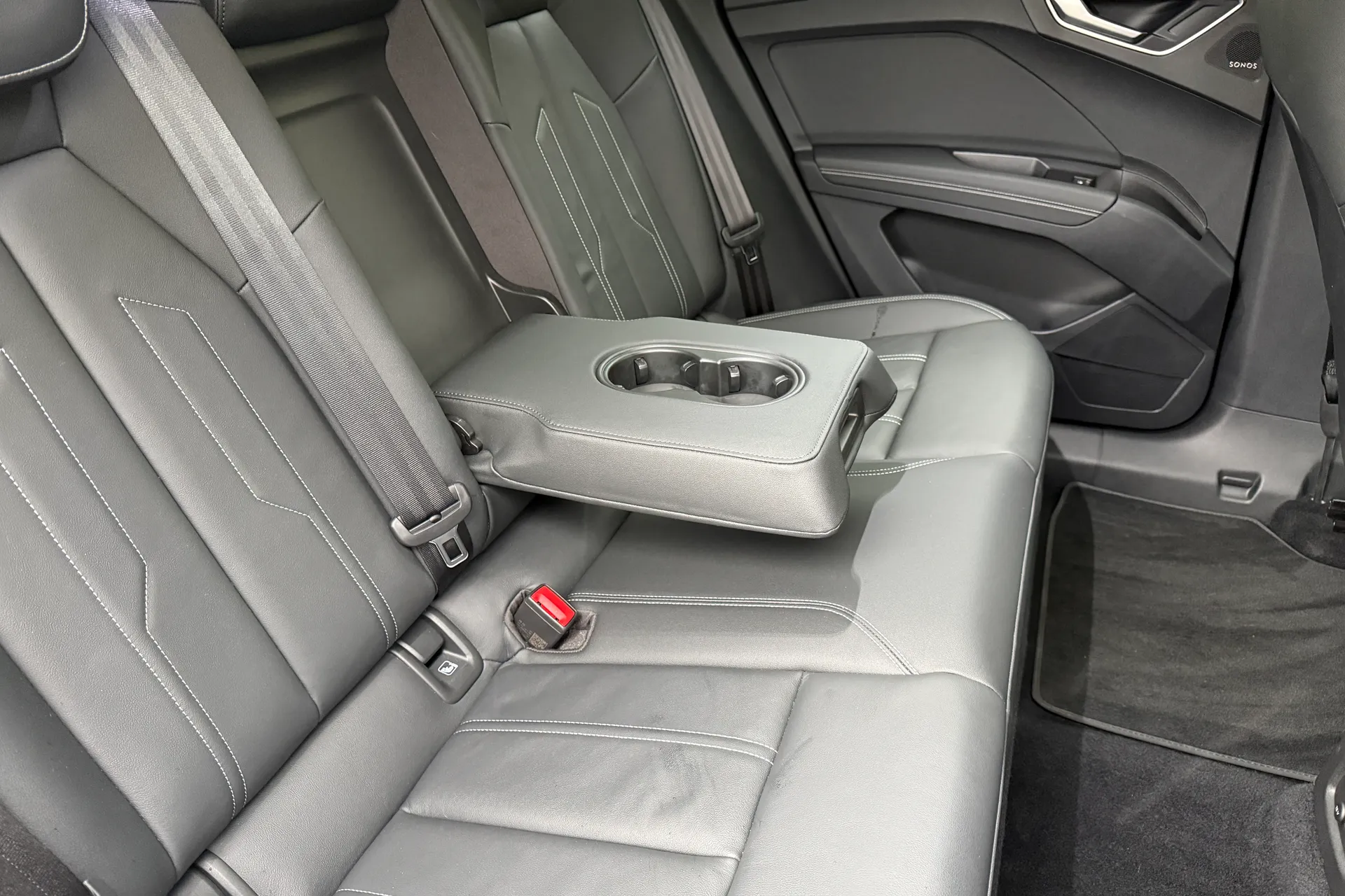 Audi Q4 thumbnail image number 37