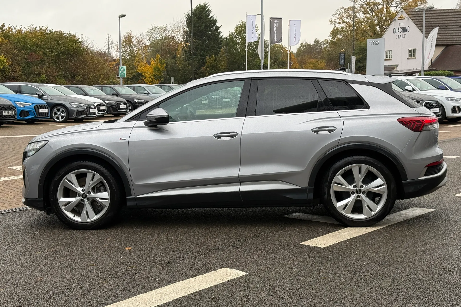 Audi Q4 thumbnail image number 22