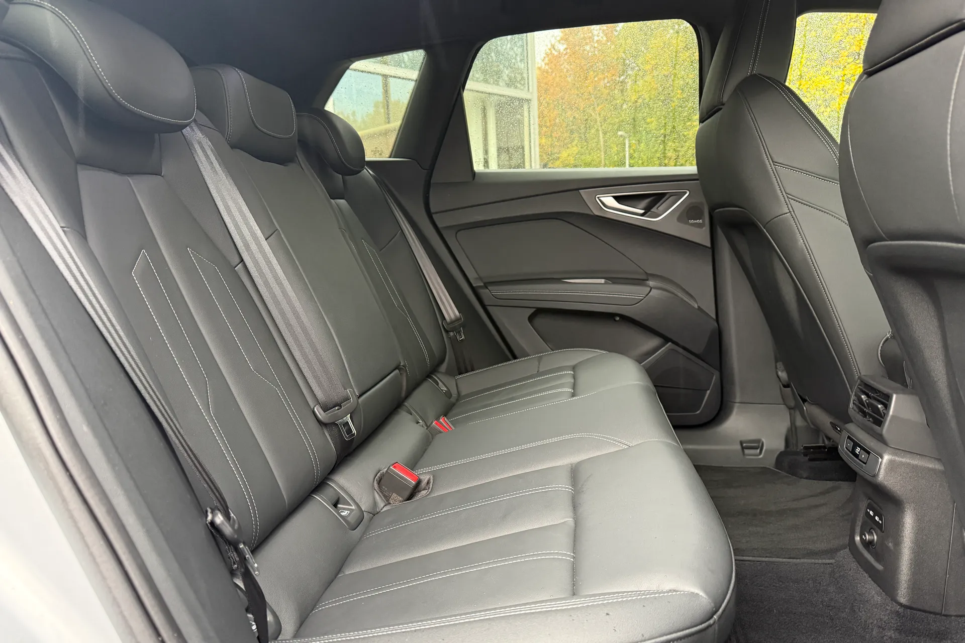 Audi Q4 thumbnail image number 34