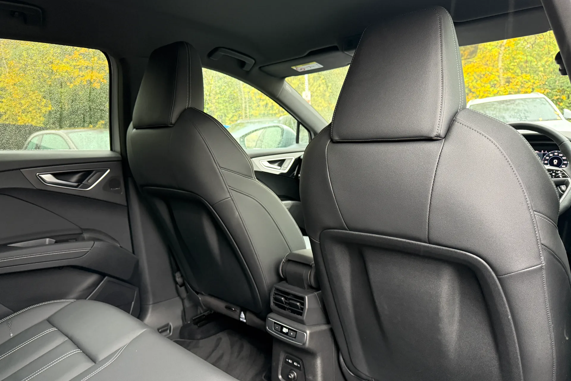 Audi Q4 thumbnail image number 35