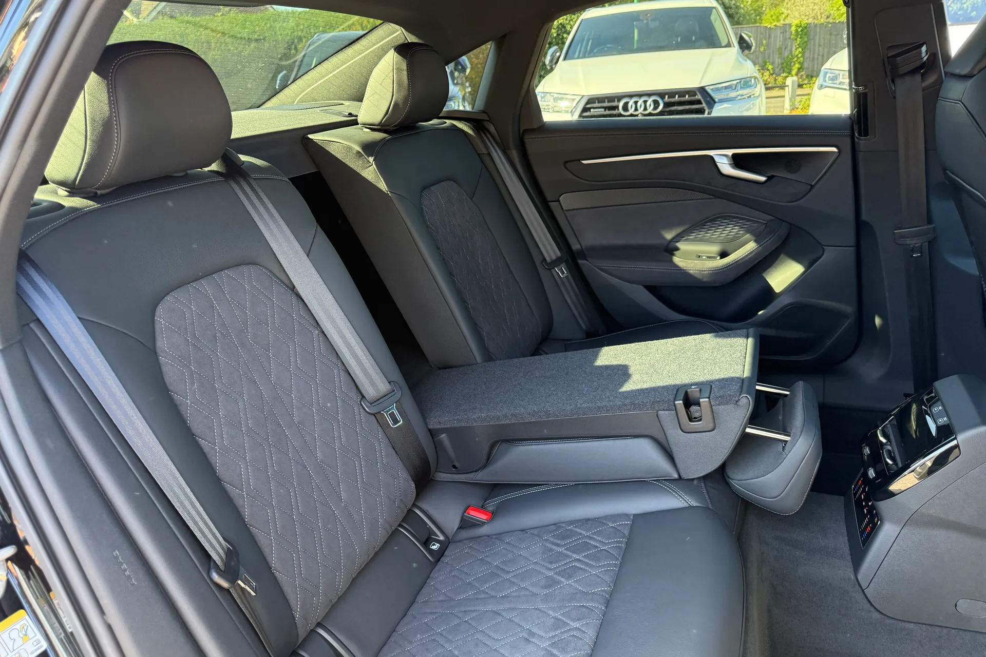 Audi A6 thumbnail image number 51