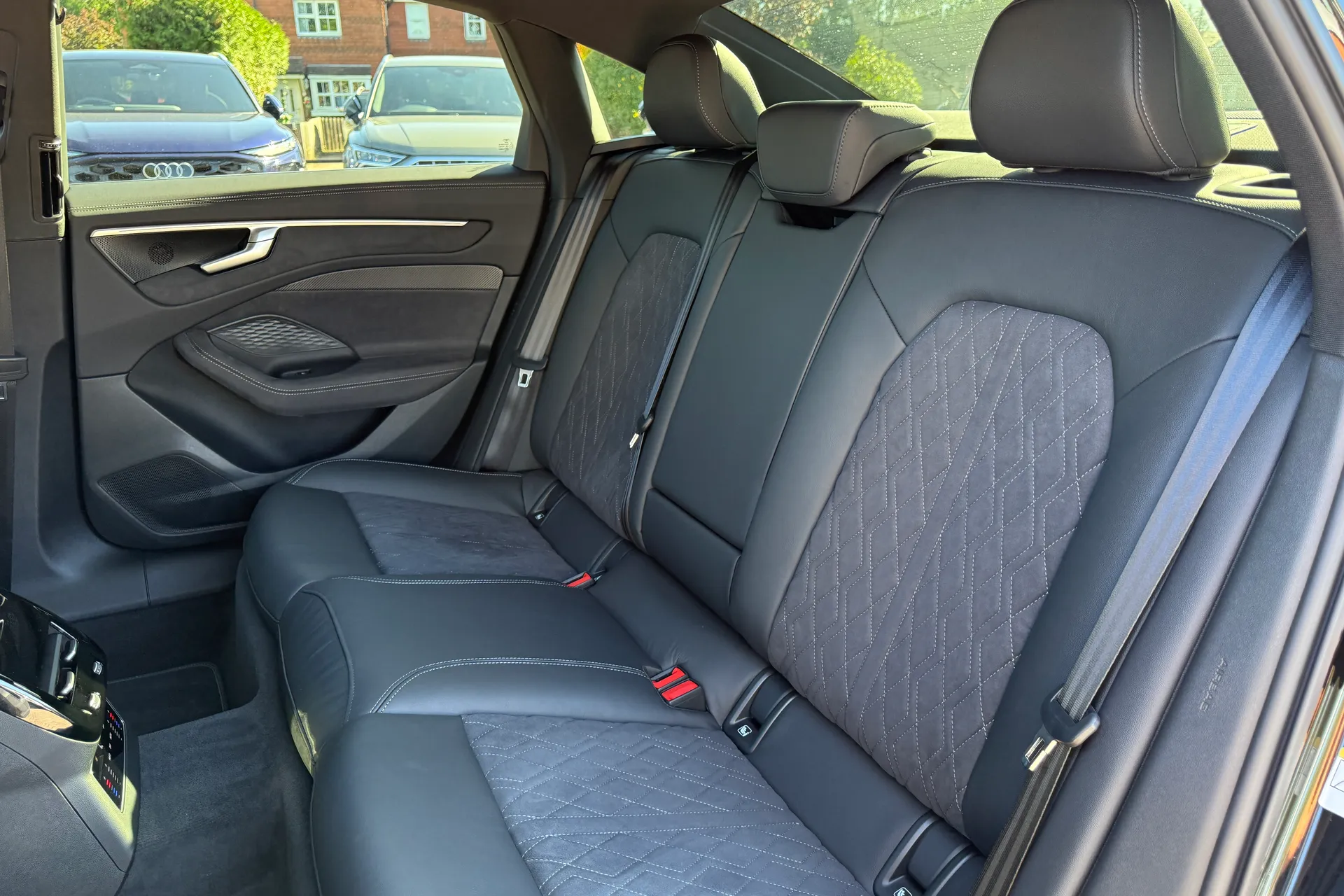 Audi A6 thumbnail image number 47