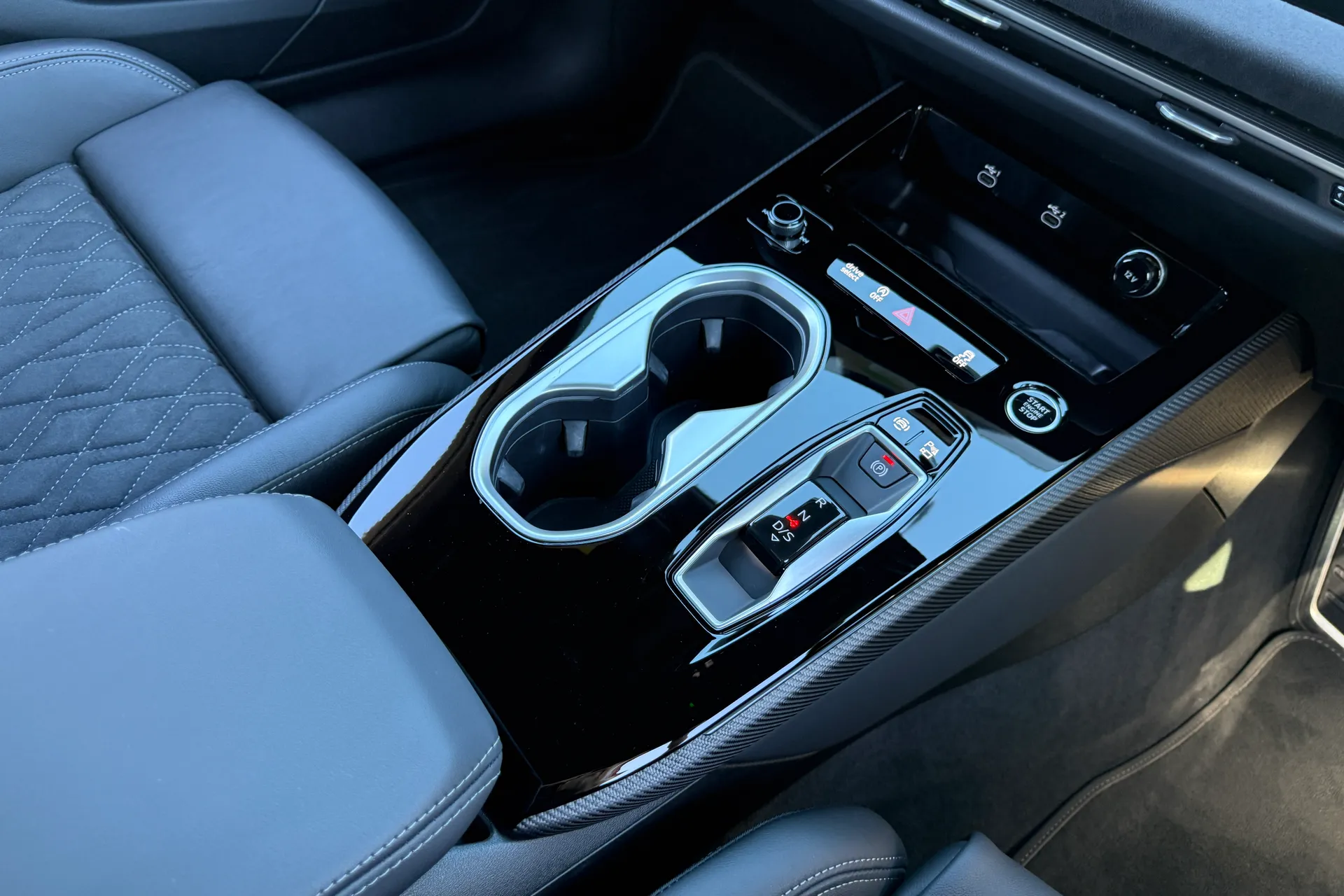 Audi A6 thumbnail image number 44