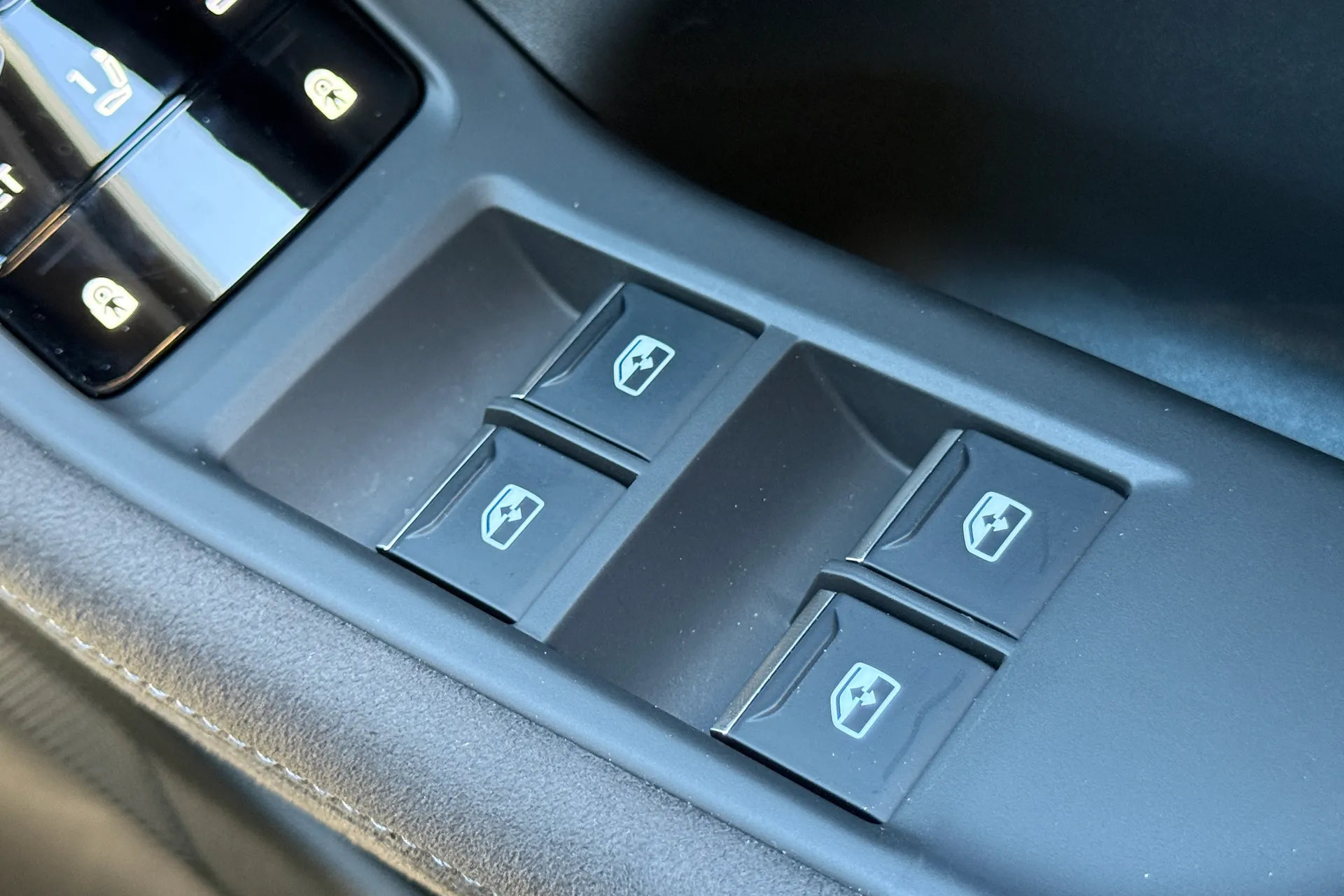 Audi A6 thumbnail image number 25