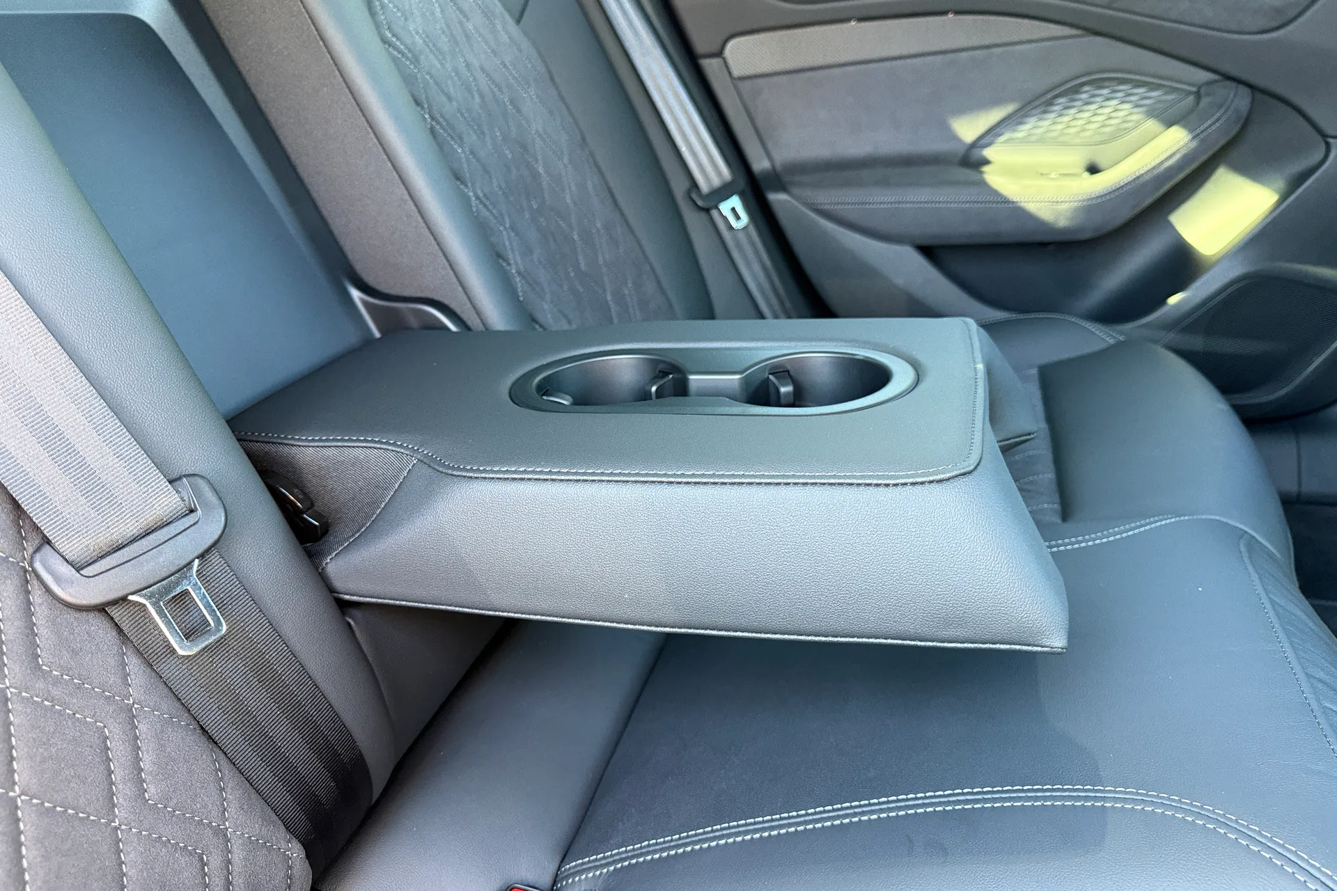 Audi A6 thumbnail image number 50