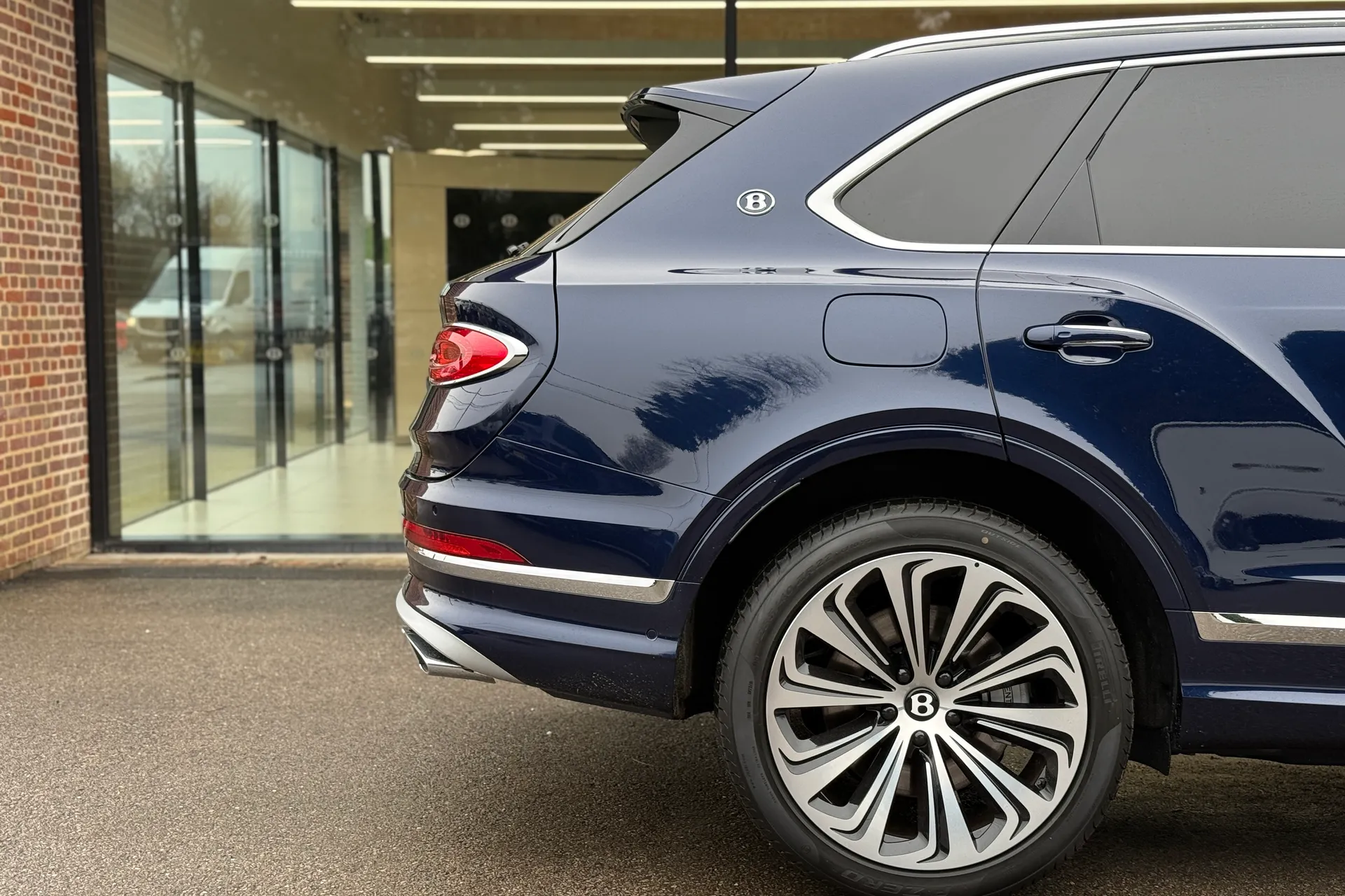 Bentley BENTAYGA thumbnail image number 11