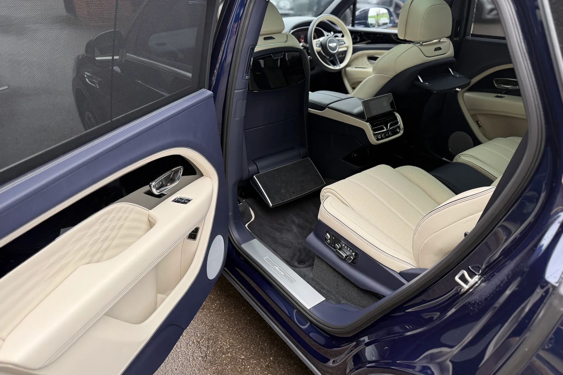 Bentley BENTAYGA thumbnail image number 41