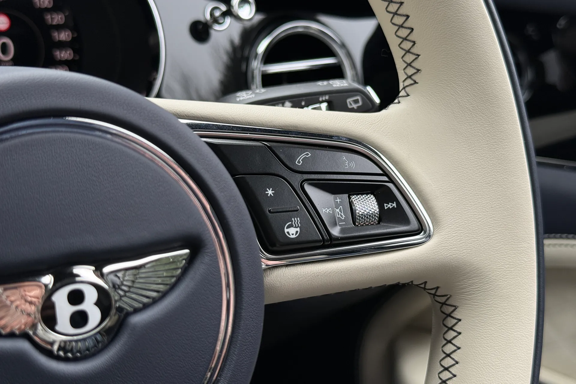 Bentley BENTAYGA thumbnail image number 45