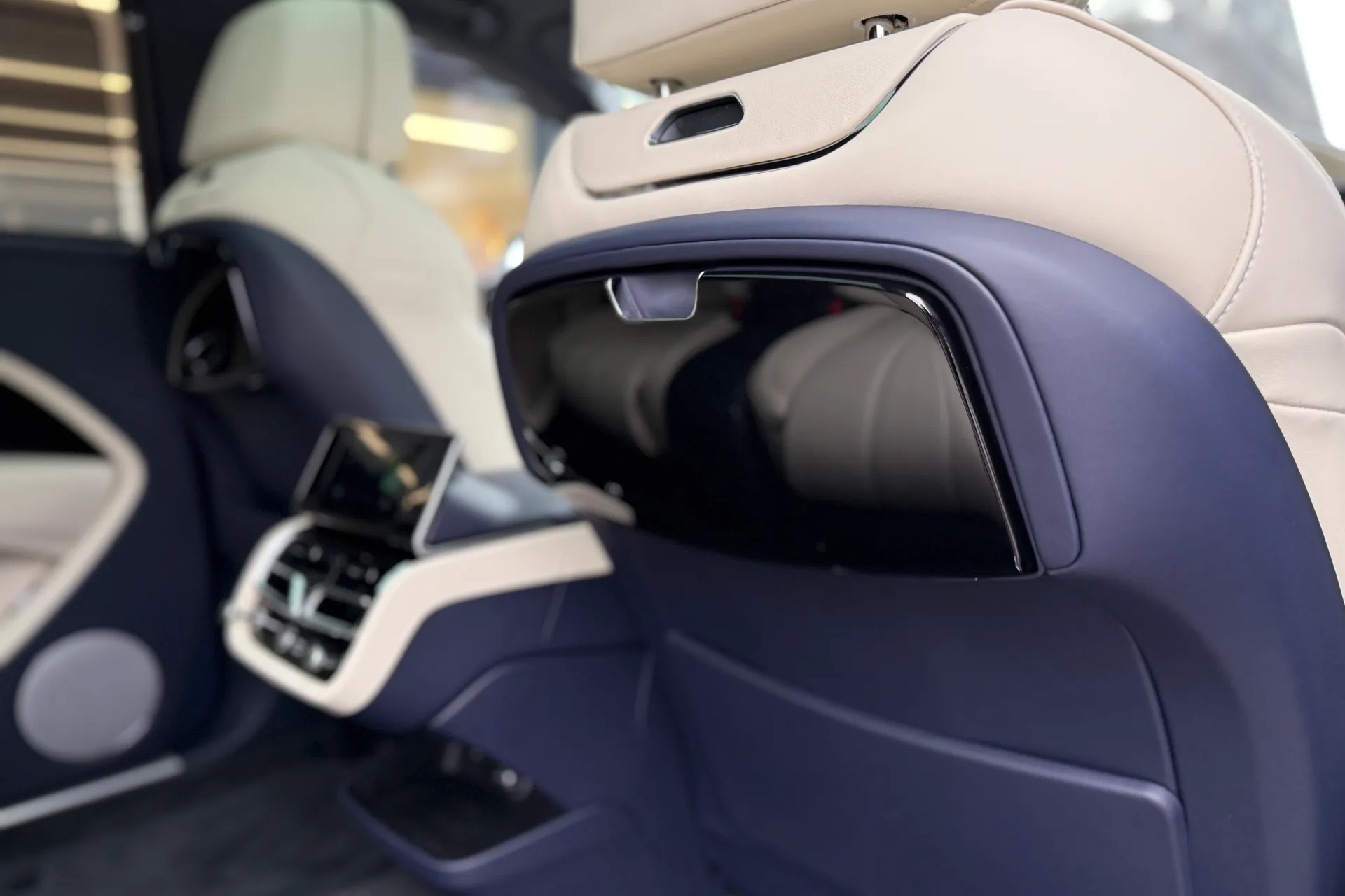 Bentley BENTAYGA thumbnail image number 35