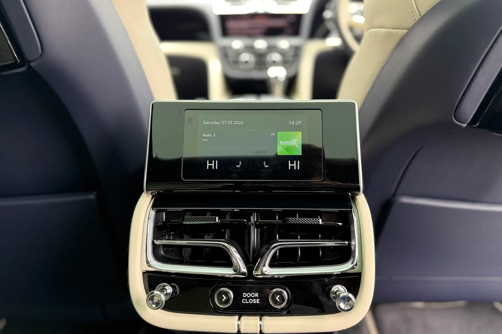 Bentley BENTAYGA thumbnail image number 28