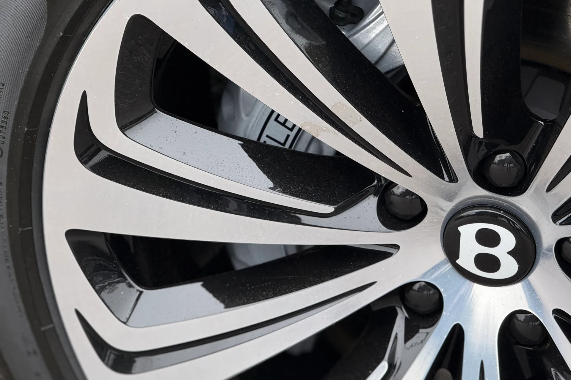 Bentley BENTAYGA thumbnail image number 18