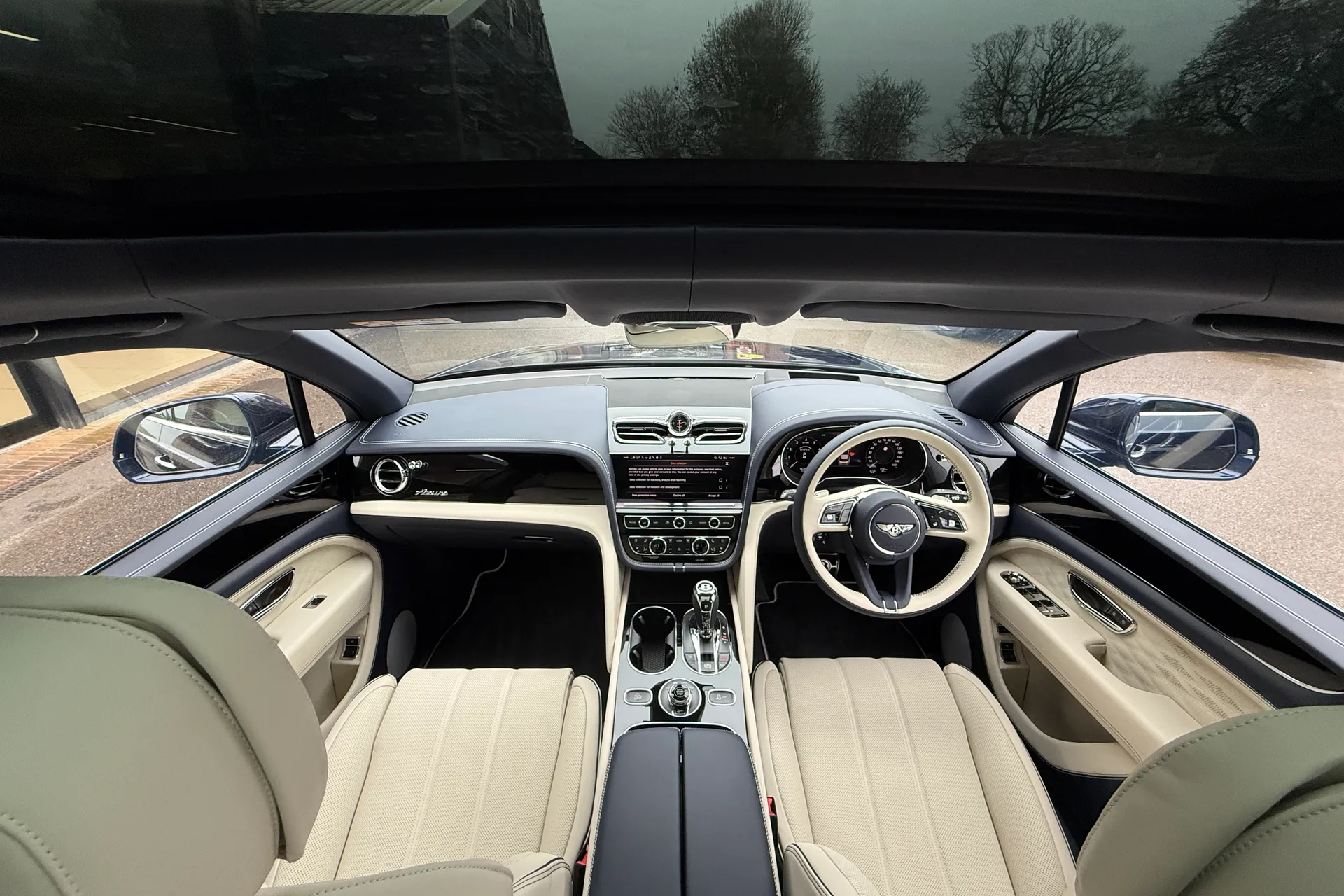 Bentley BENTAYGA thumbnail image number 27