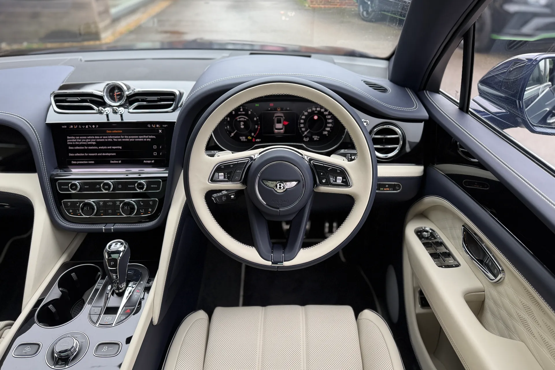 Bentley BENTAYGA thumbnail image number 31