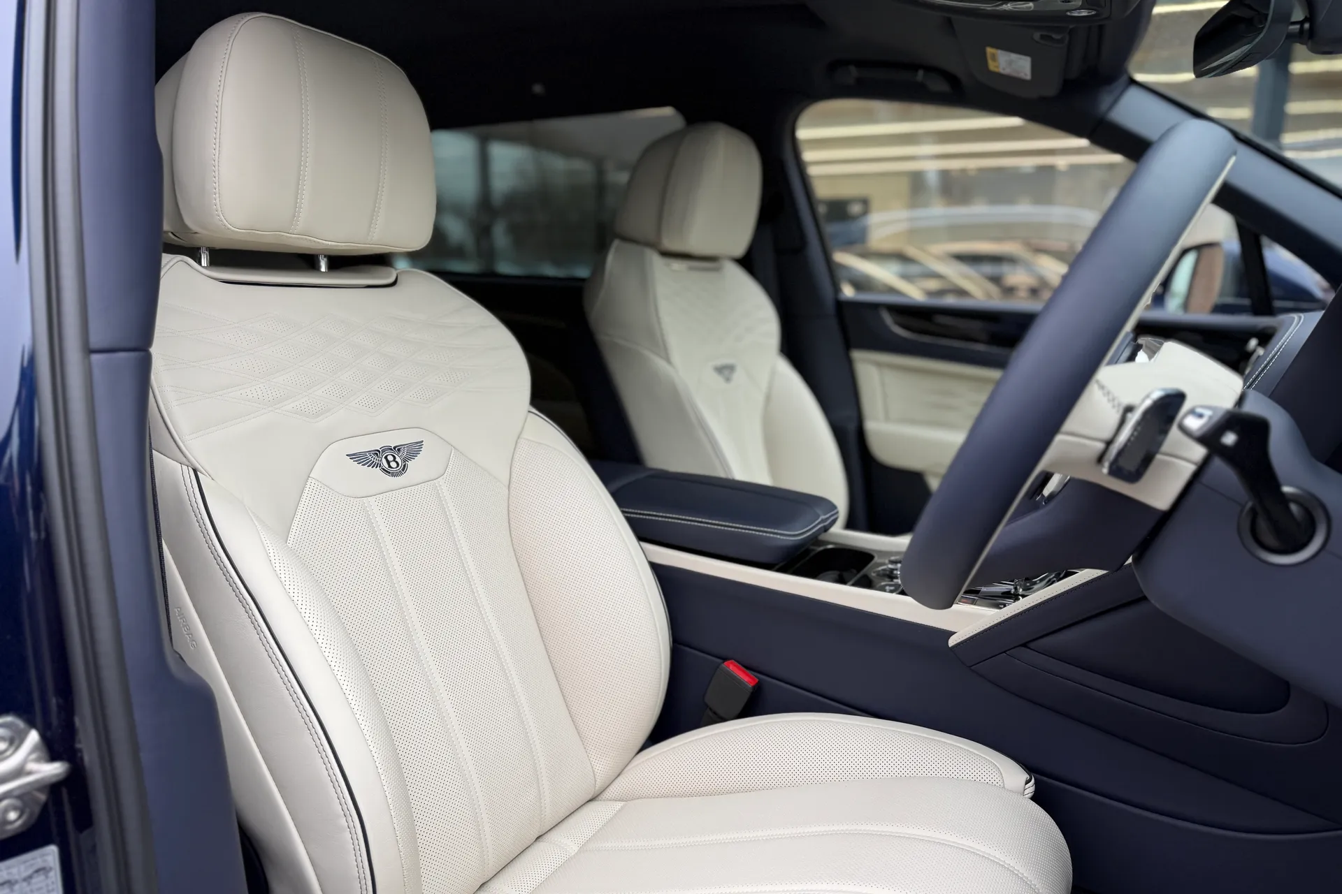 Bentley BENTAYGA thumbnail image number 16