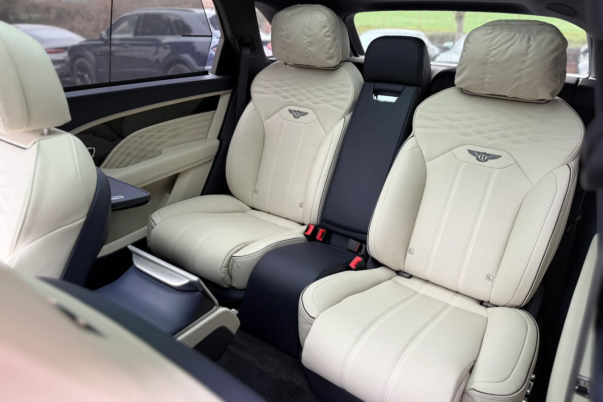 Bentley BENTAYGA thumbnail image number 43