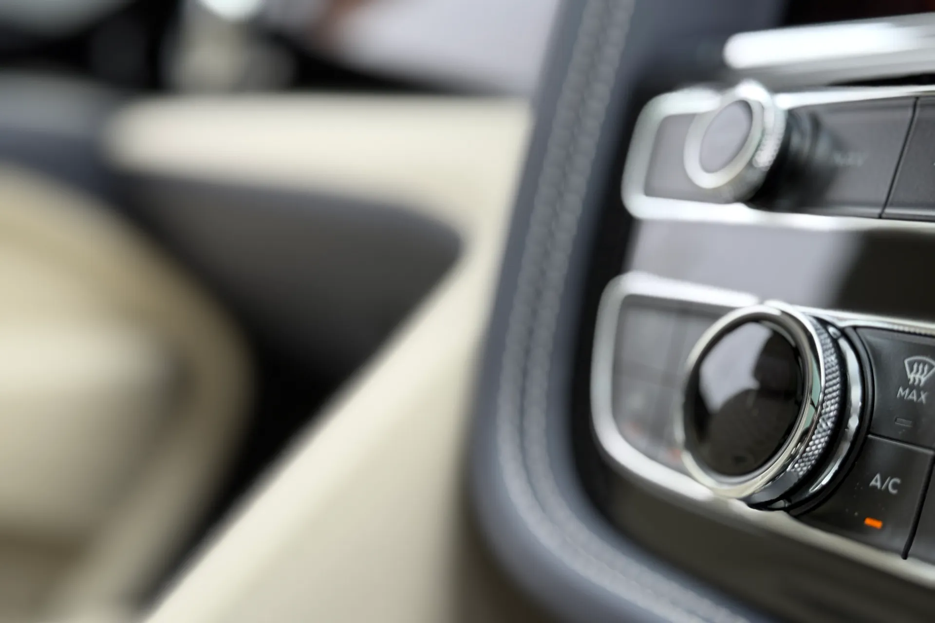 Bentley BENTAYGA thumbnail image number 52