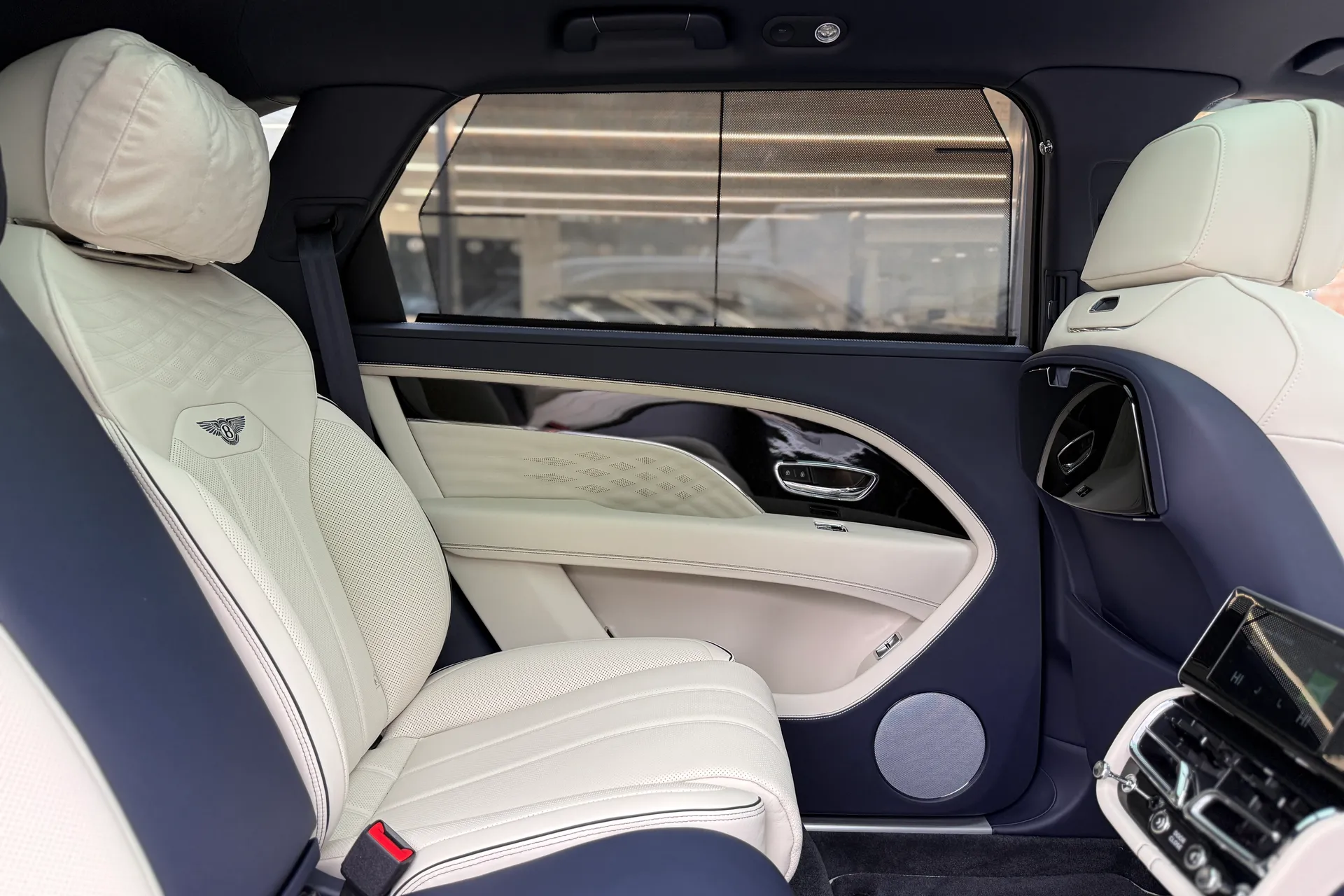 Bentley BENTAYGA thumbnail image number 33