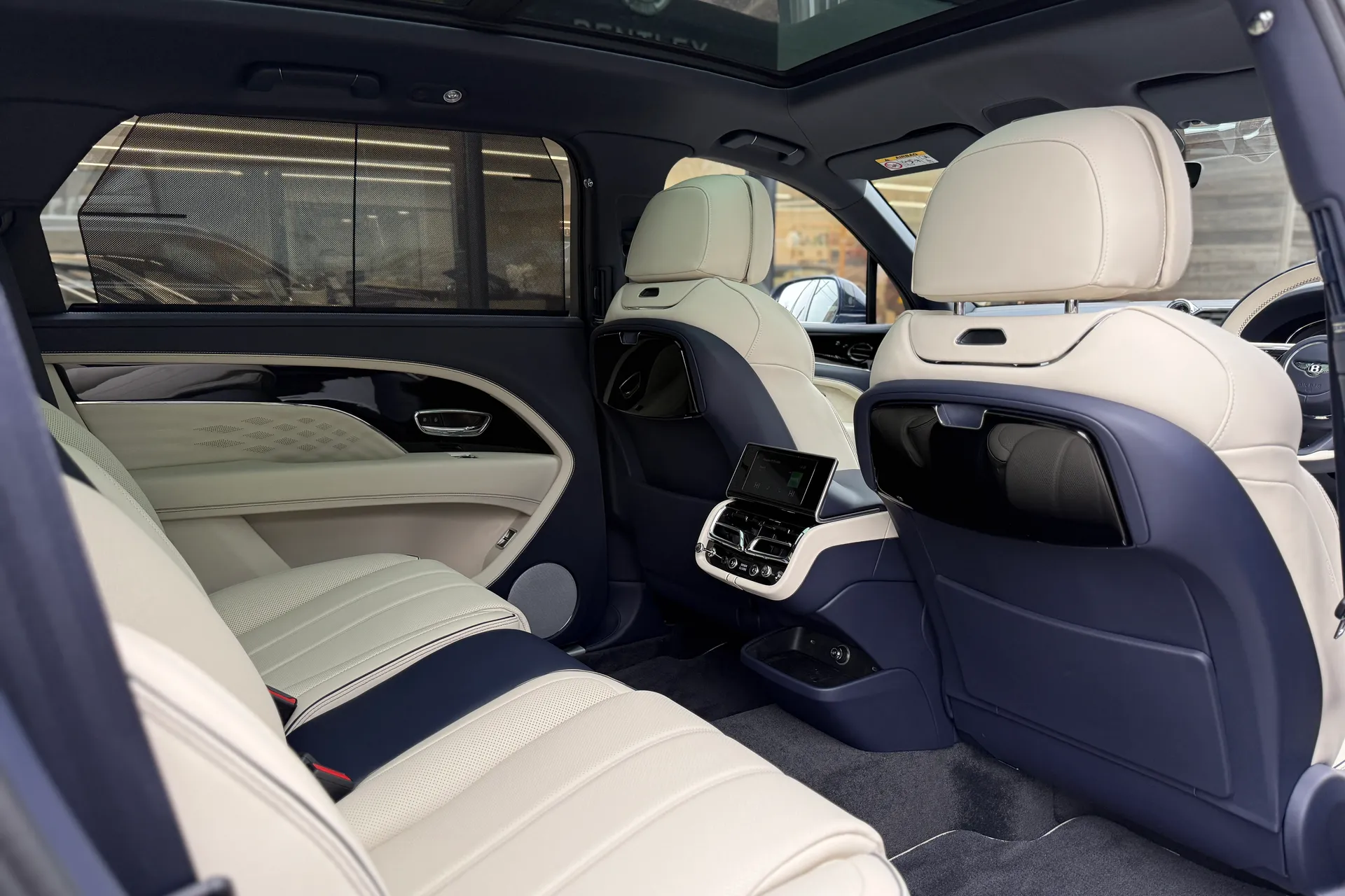 Bentley BENTAYGA thumbnail image number 21