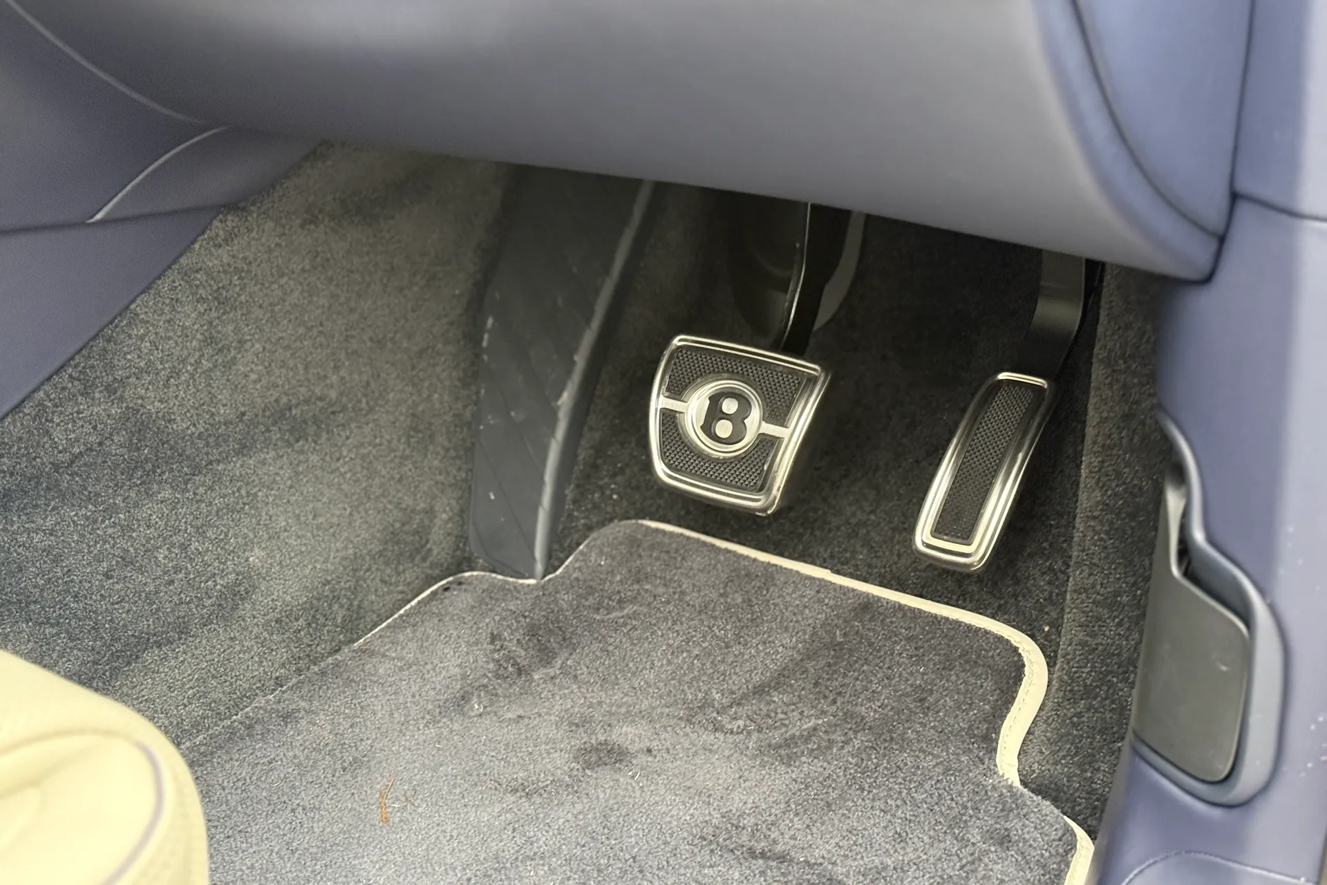 Bentley BENTAYGA thumbnail image number 17