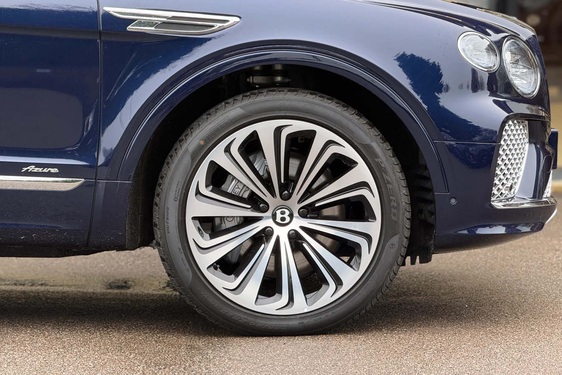 Bentley BENTAYGA thumbnail image number 15