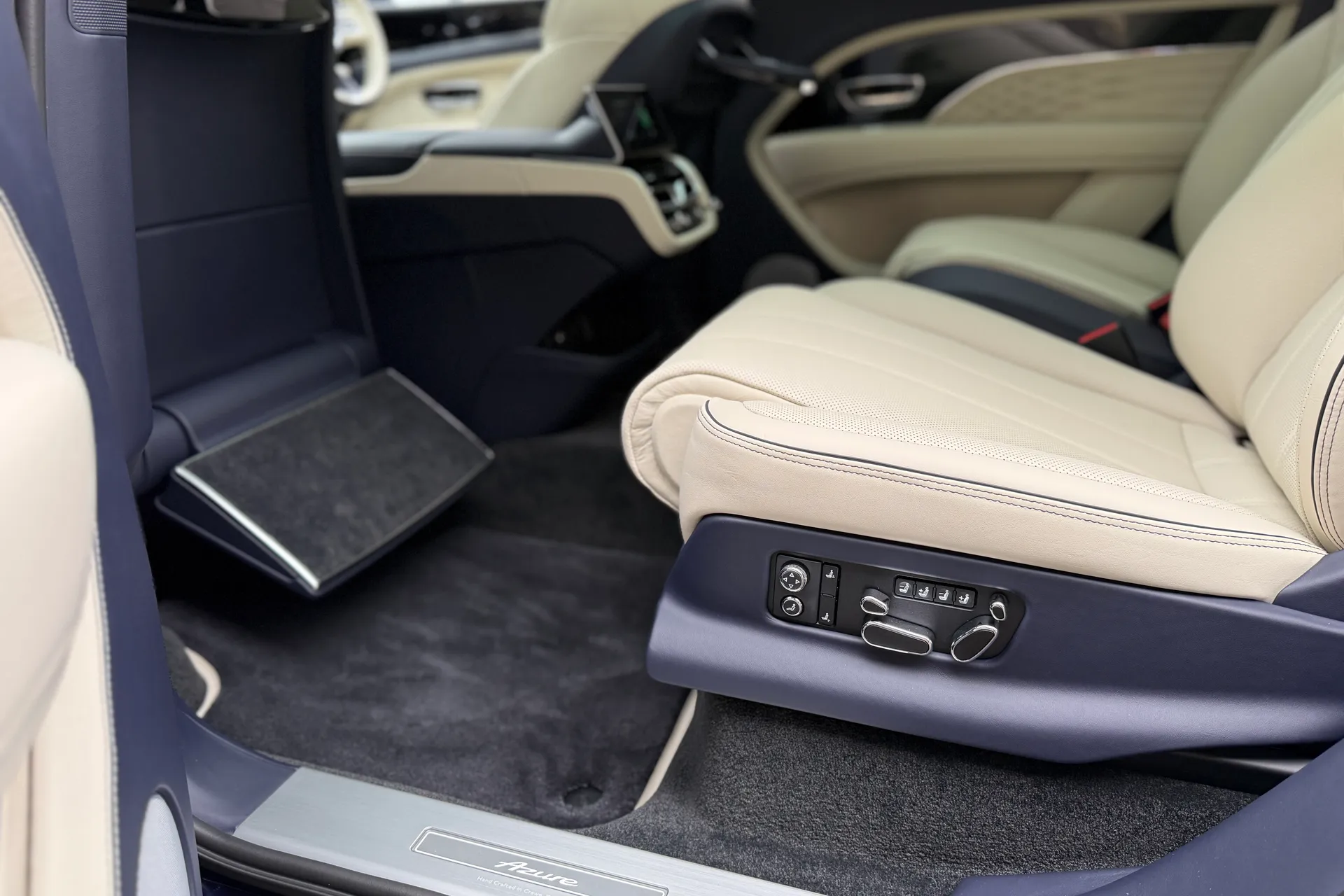 Bentley BENTAYGA thumbnail image number 40