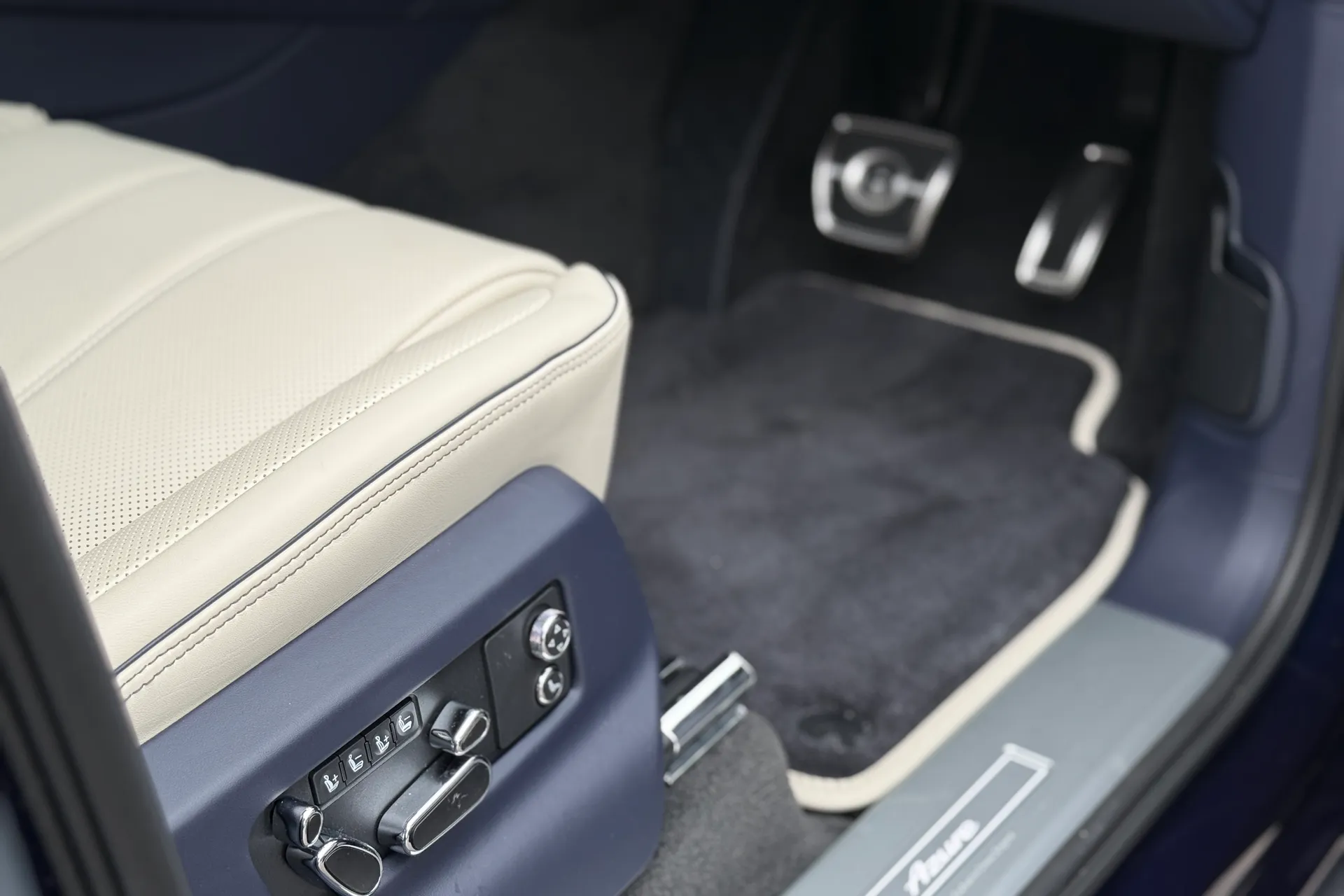 Bentley BENTAYGA thumbnail image number 14