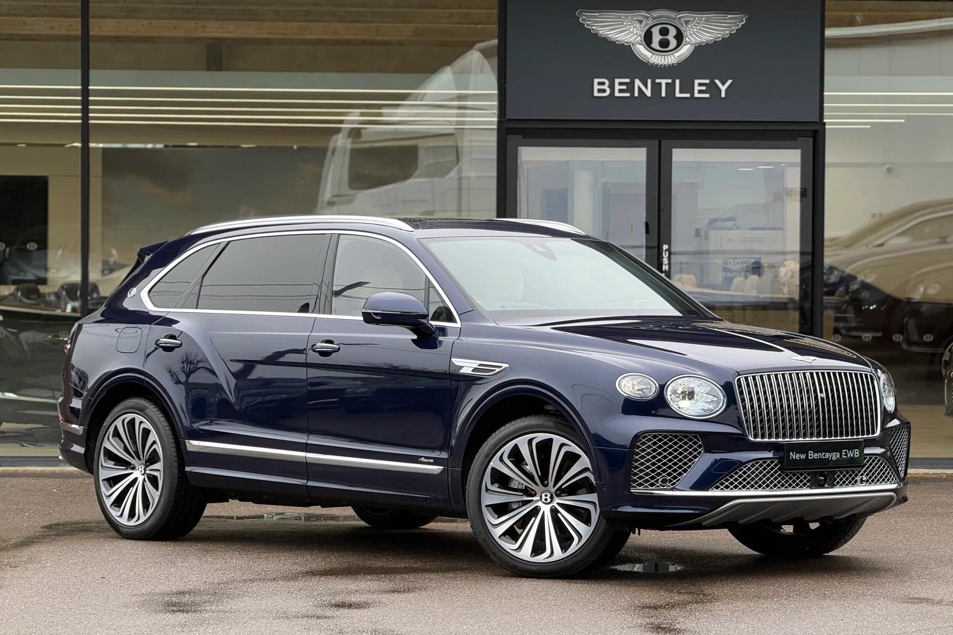 Bentley BENTAYGA focused image