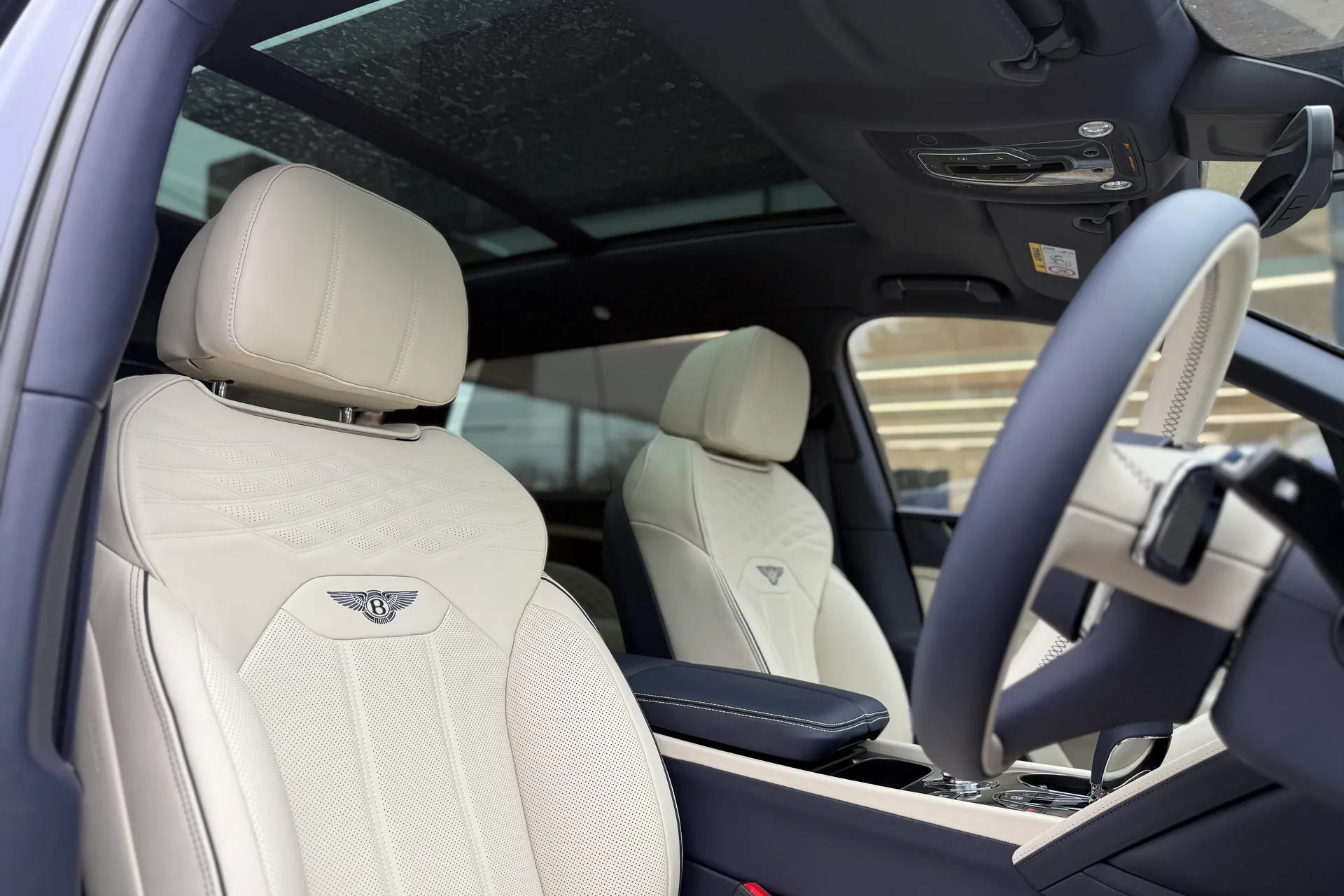 Bentley BENTAYGA thumbnail image number 19