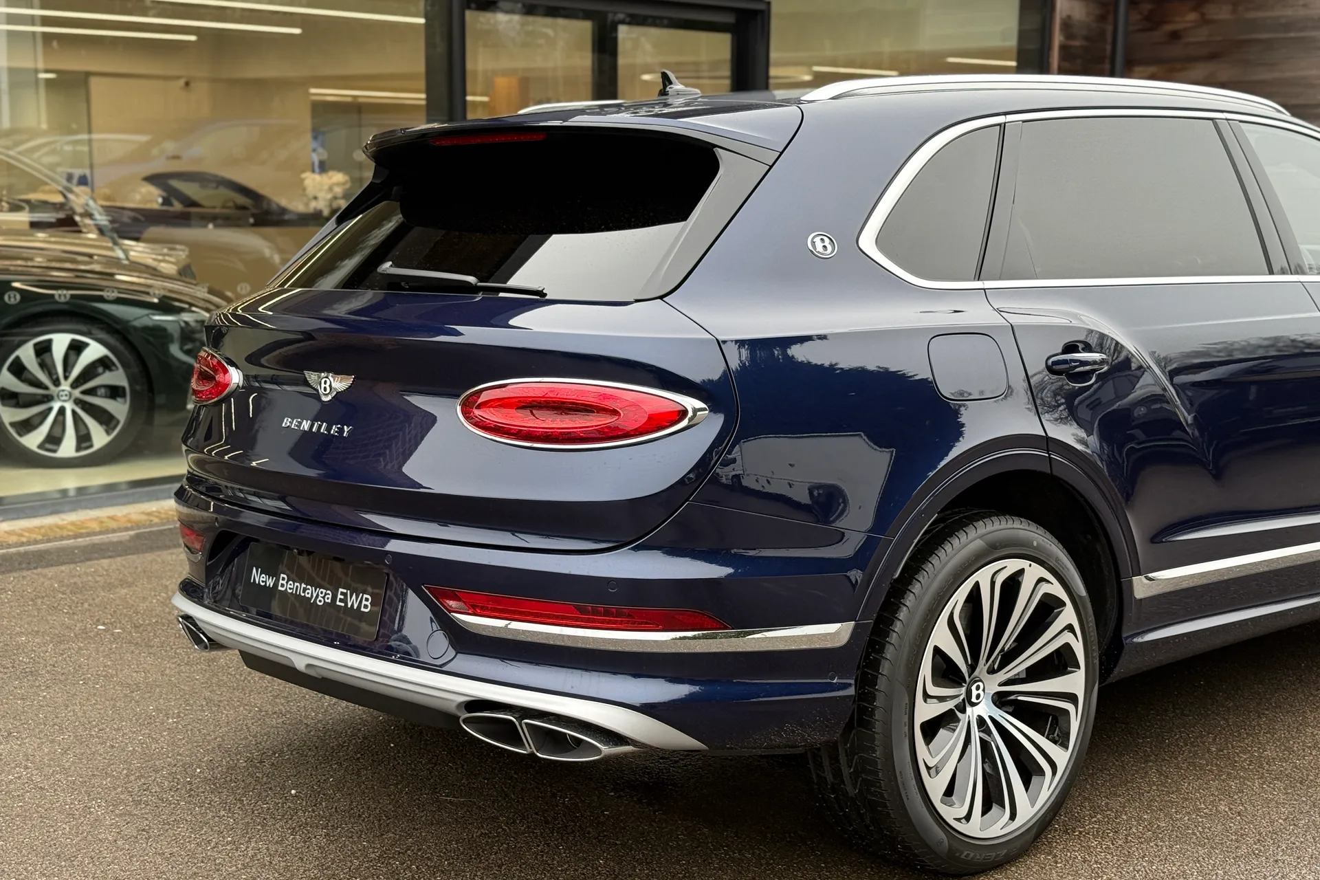 Bentley BENTAYGA thumbnail image number 6