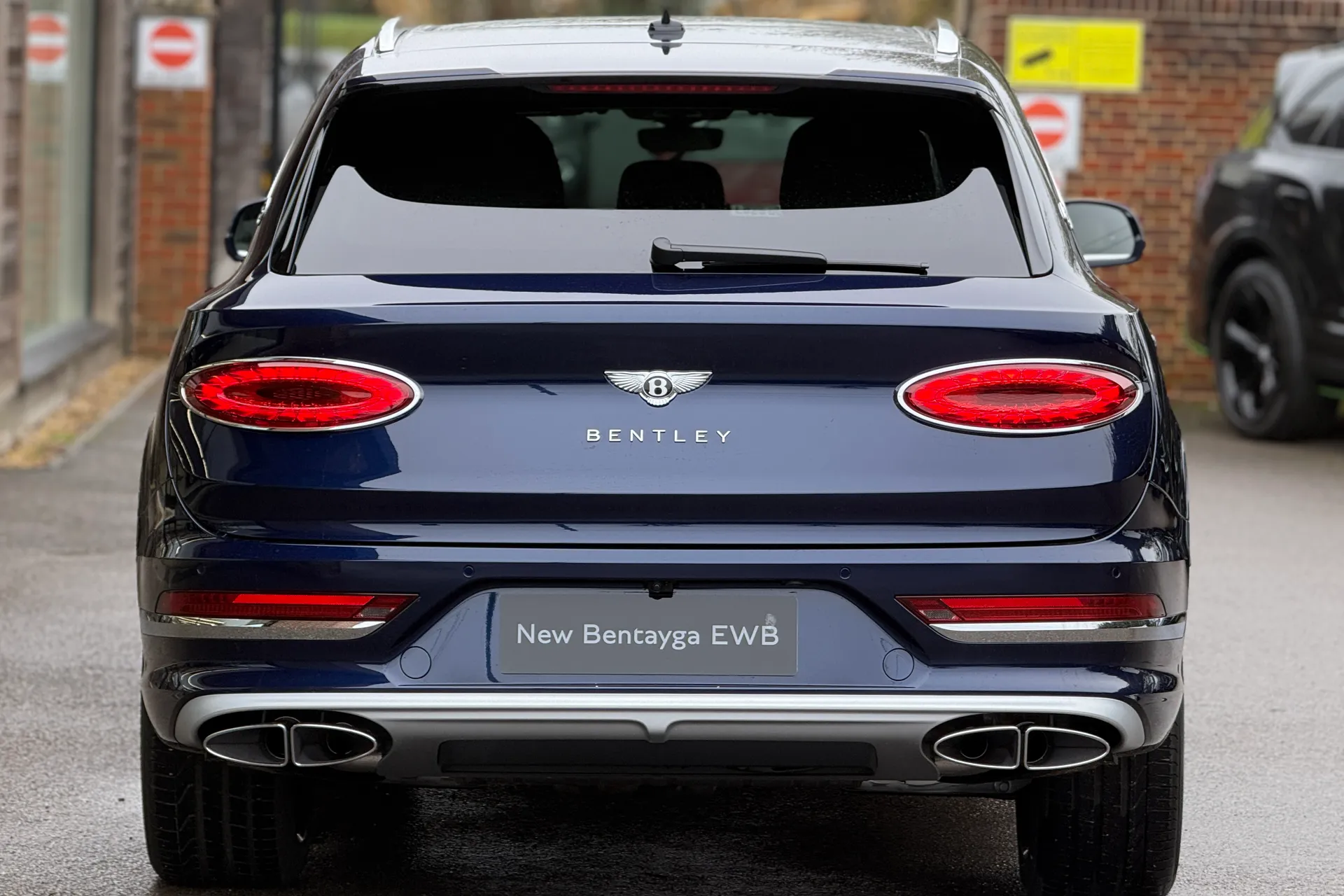 Bentley BENTAYGA thumbnail image number 7