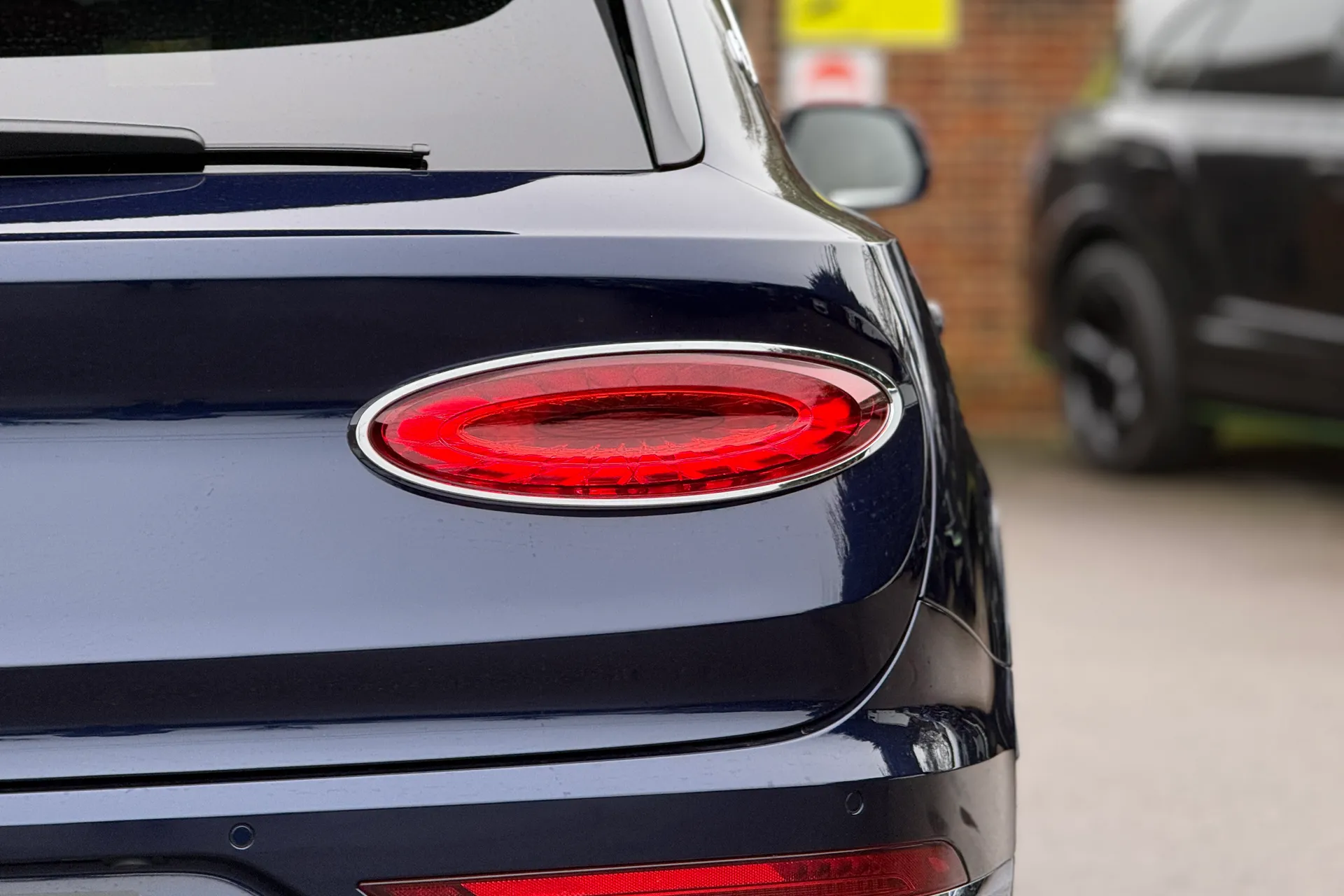 Bentley BENTAYGA thumbnail image number 8