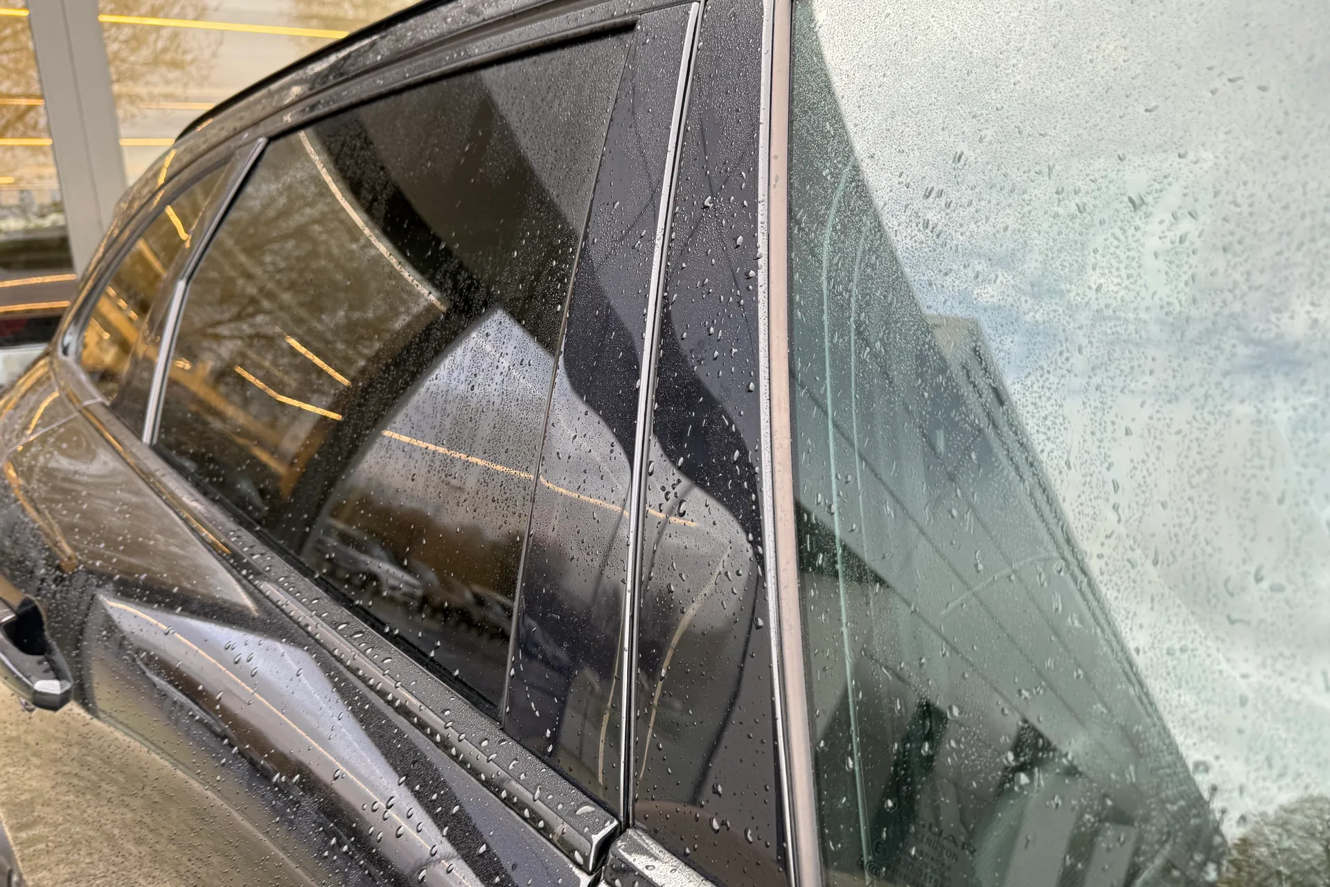 Jaguar F-PACE thumbnail image number 22