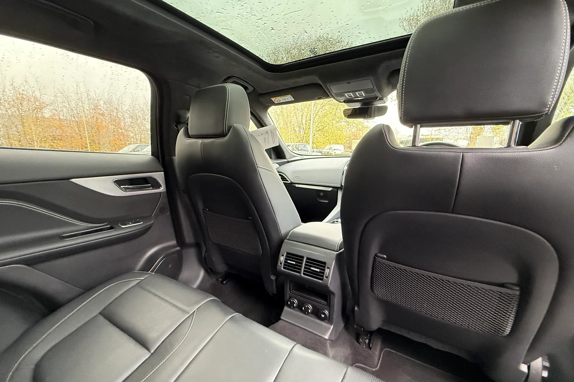 Jaguar F-PACE thumbnail image number 39