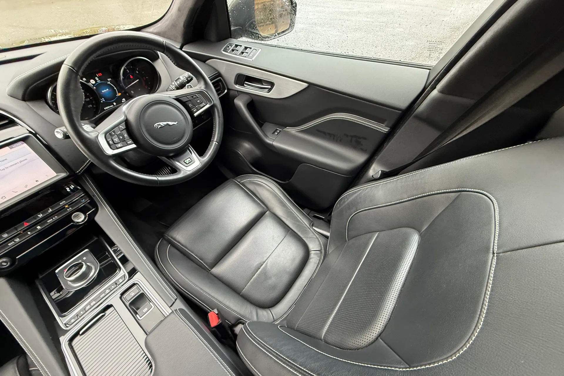 Jaguar F-PACE thumbnail image number 13