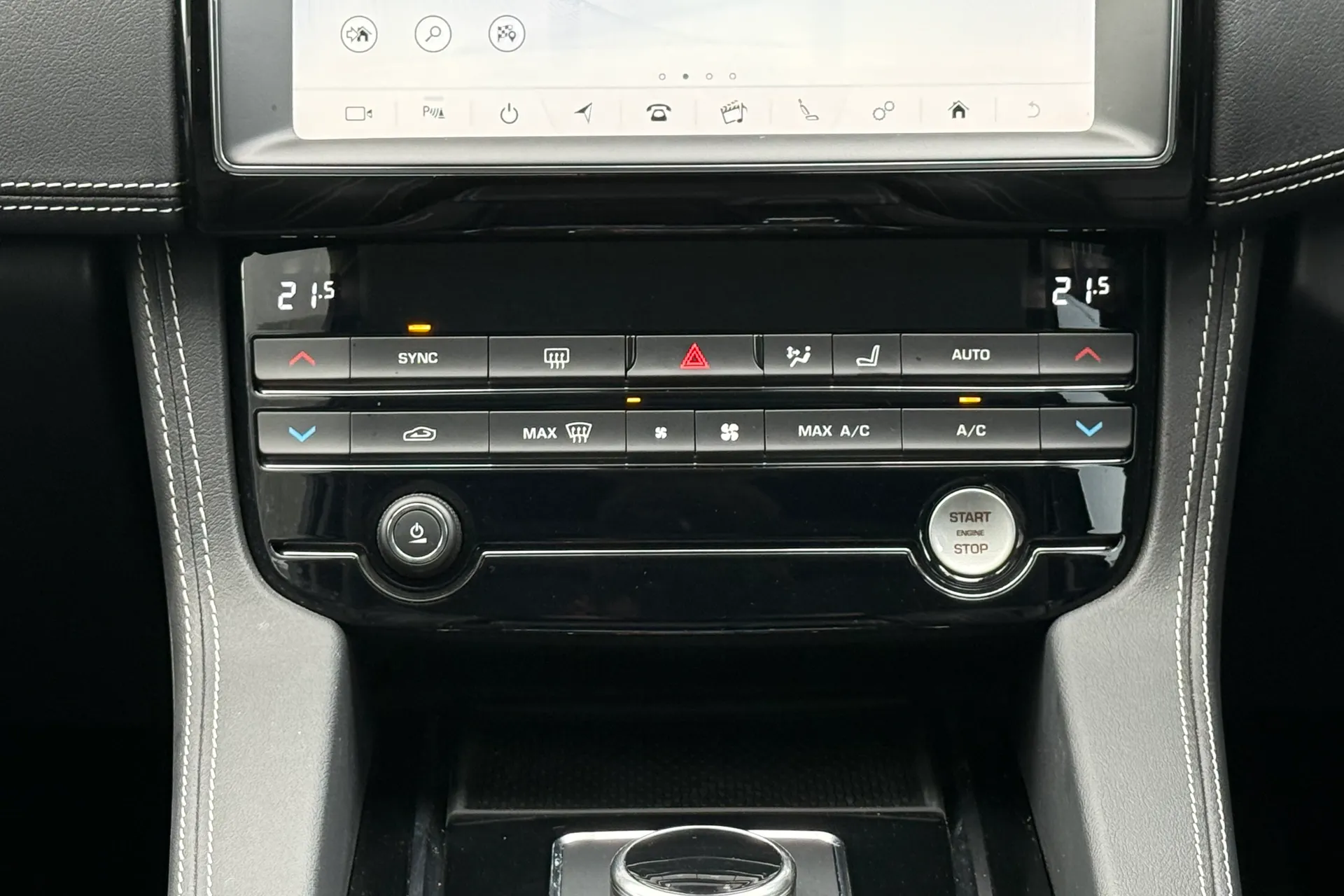 Jaguar F-PACE thumbnail image number 16