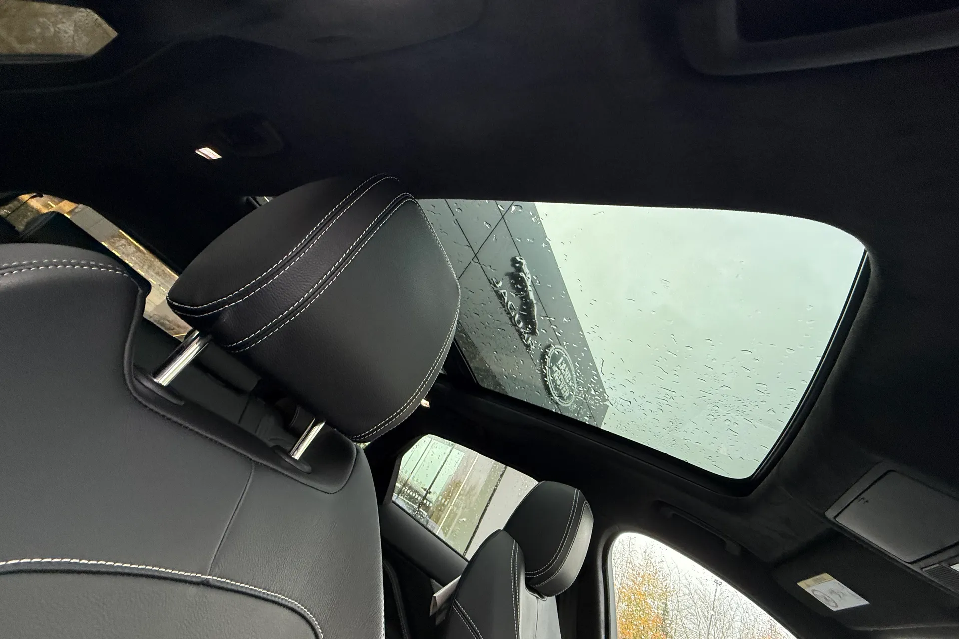 Jaguar F-PACE thumbnail image number 33