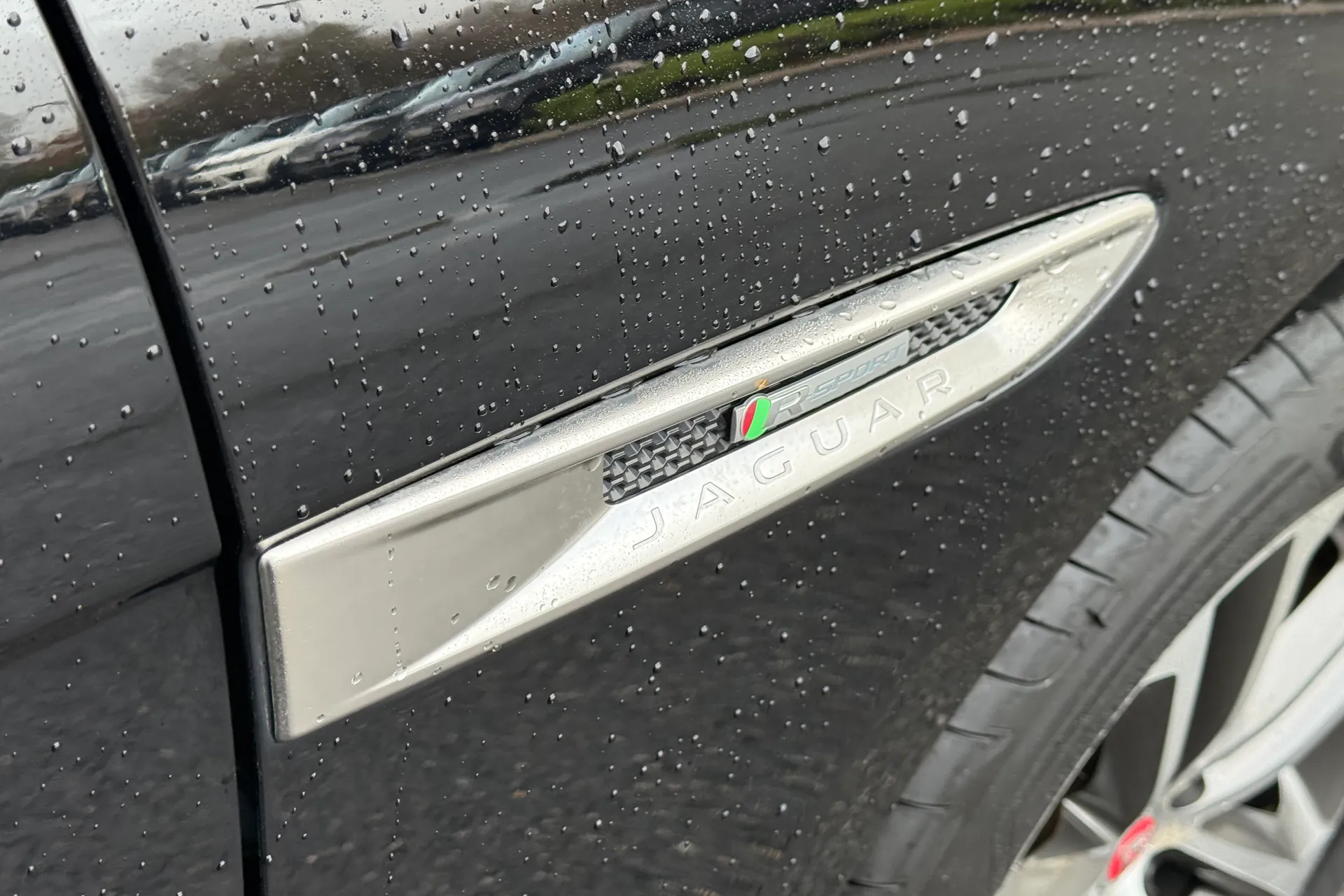 Jaguar F-PACE thumbnail image number 51