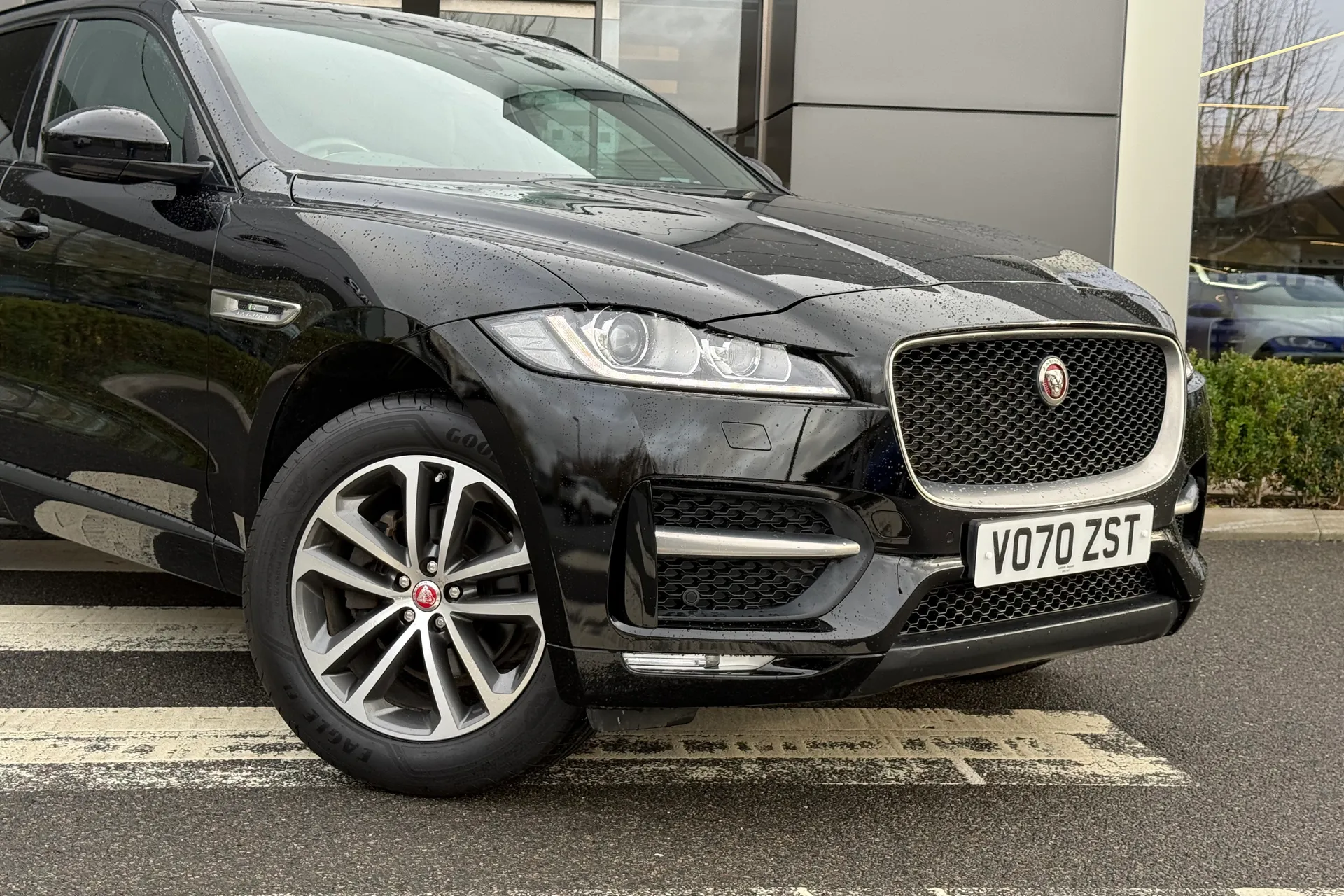 Jaguar F-PACE thumbnail image number 28