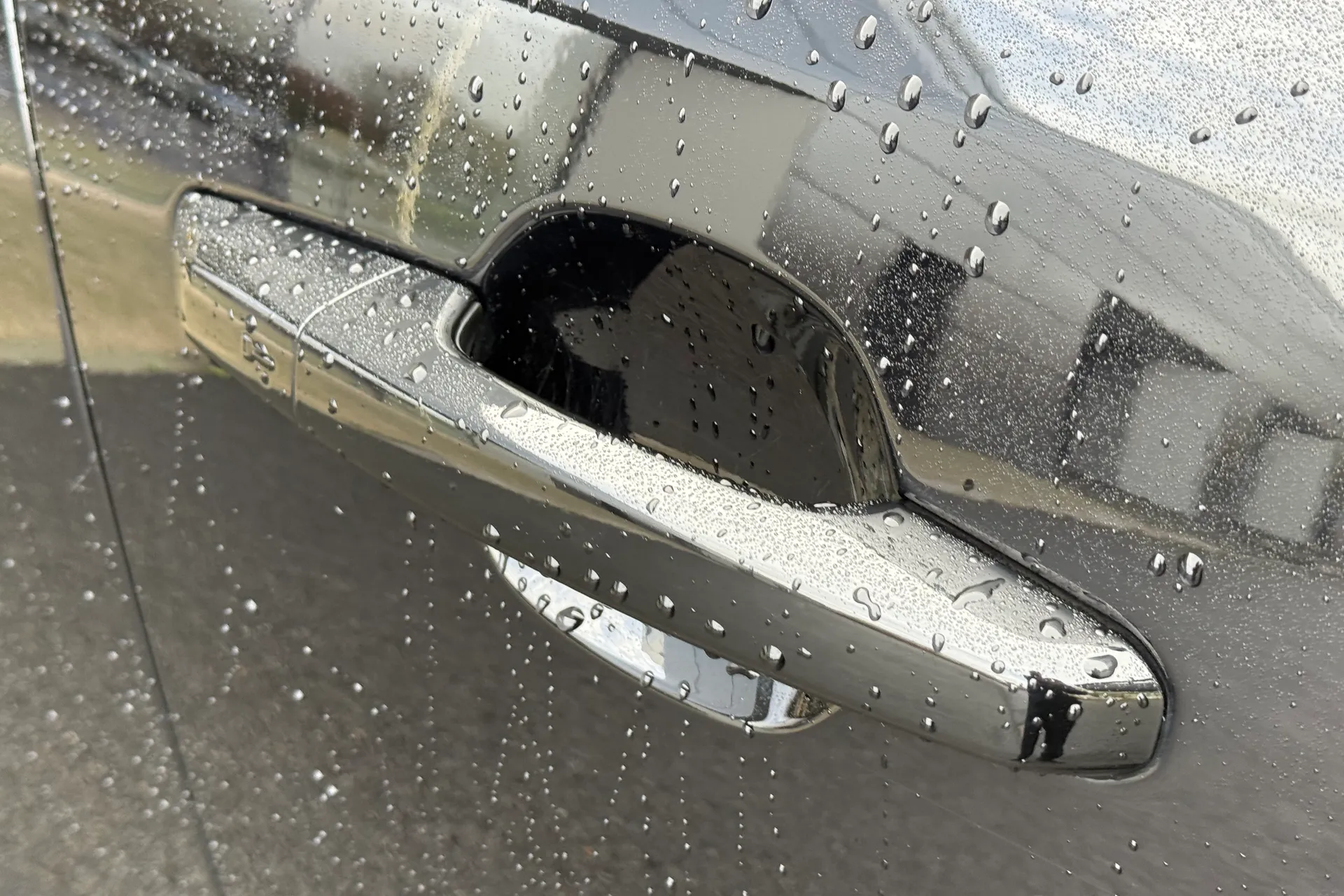 Jaguar F-PACE thumbnail image number 35