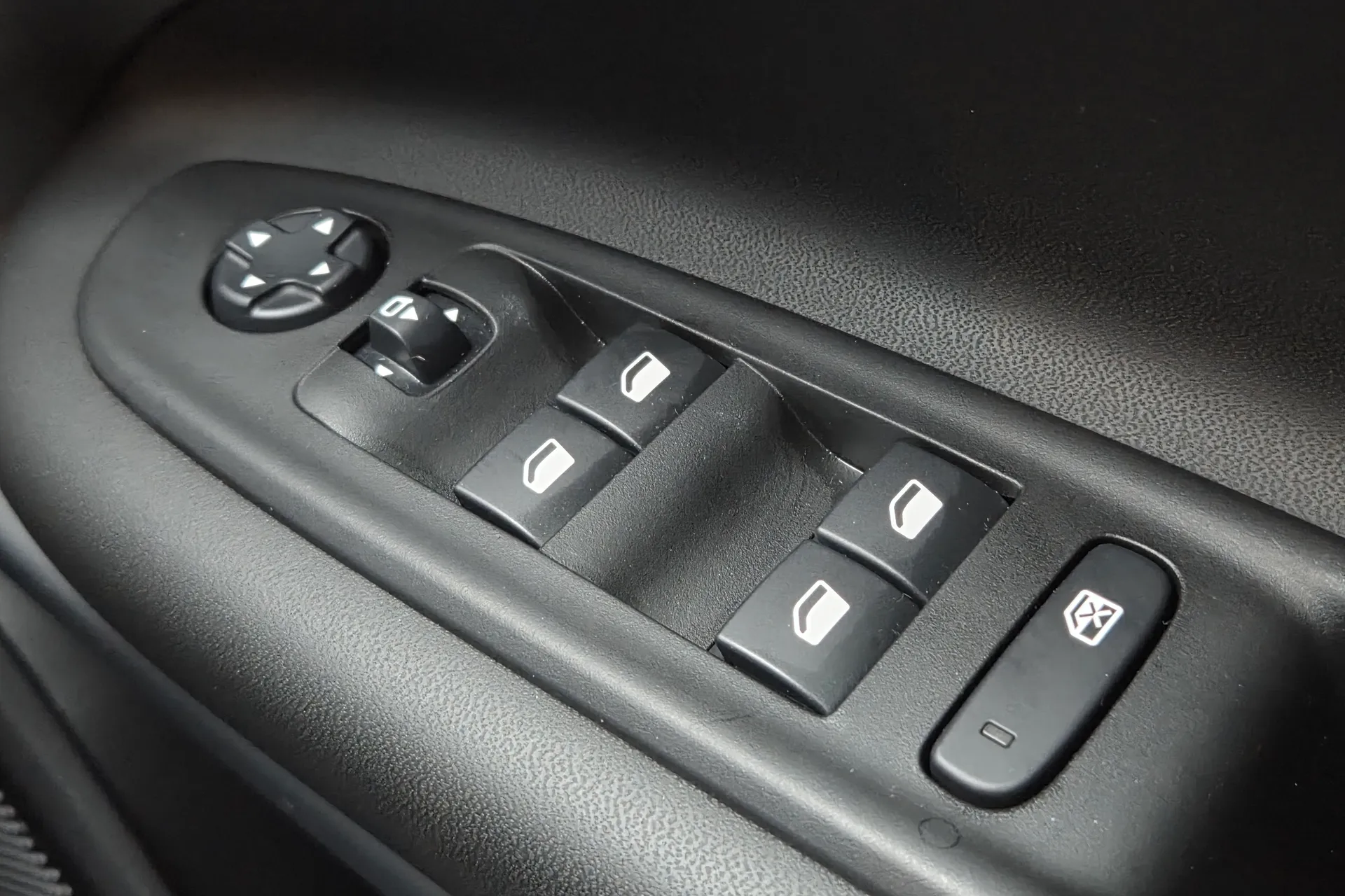 JEEP AVENGER thumbnail image number 15