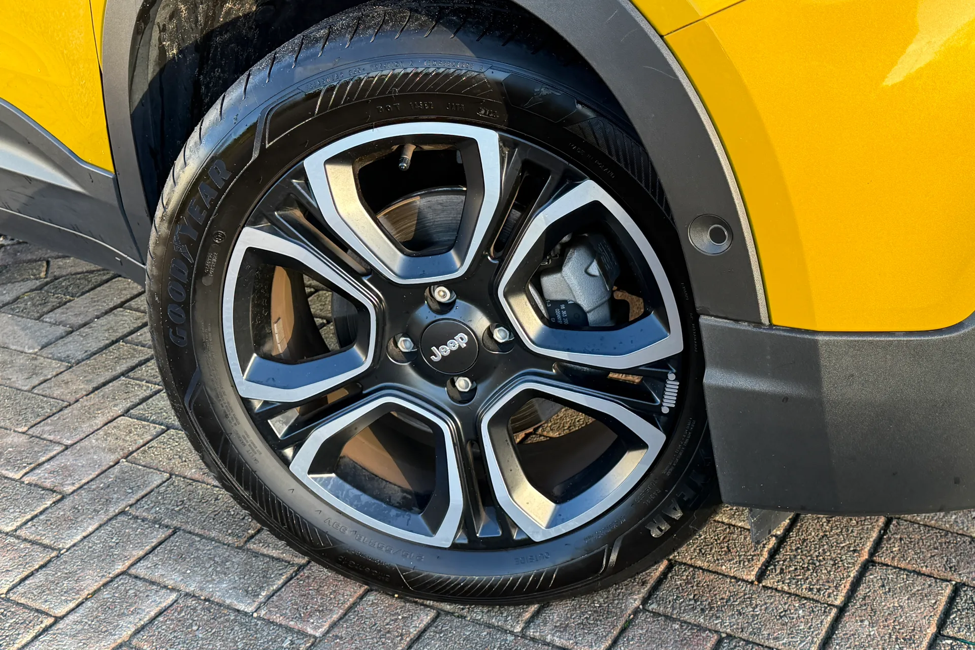 JEEP AVENGER thumbnail image number 8