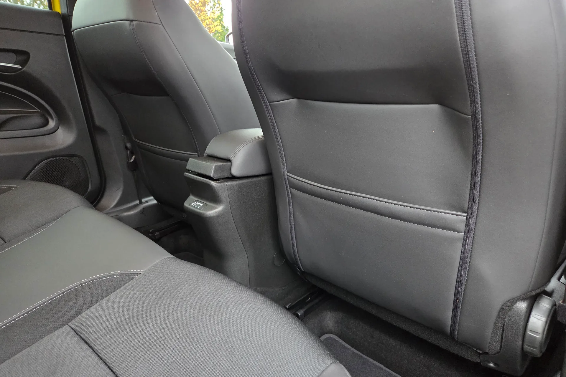 JEEP AVENGER thumbnail image number 40