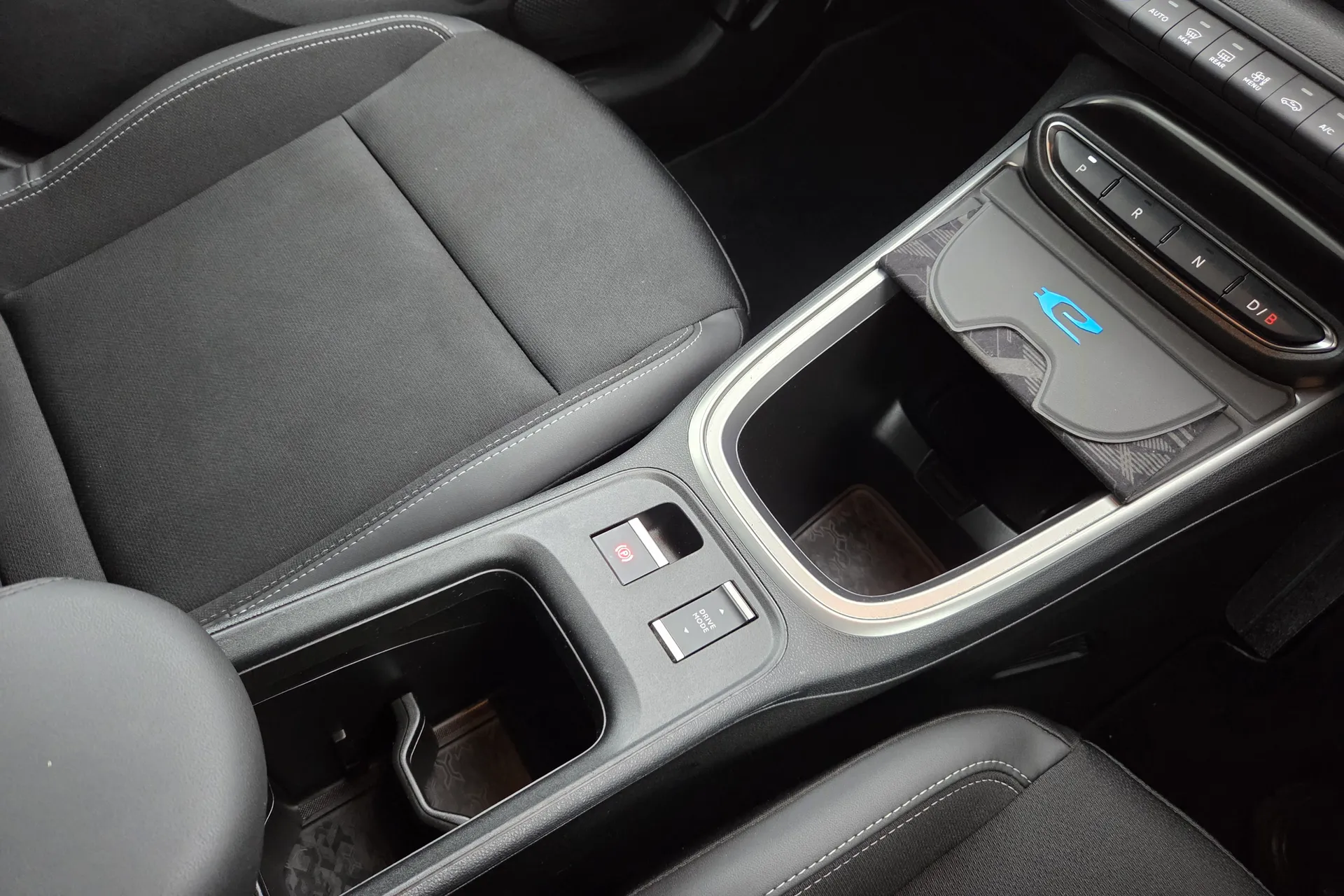 JEEP AVENGER thumbnail image number 34