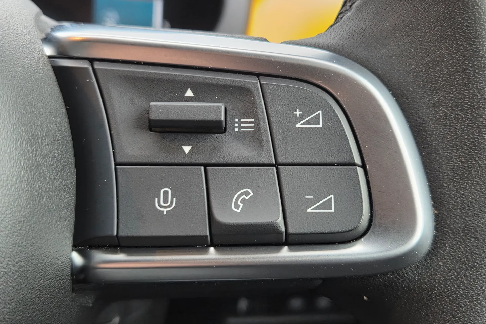 JEEP AVENGER thumbnail image number 17