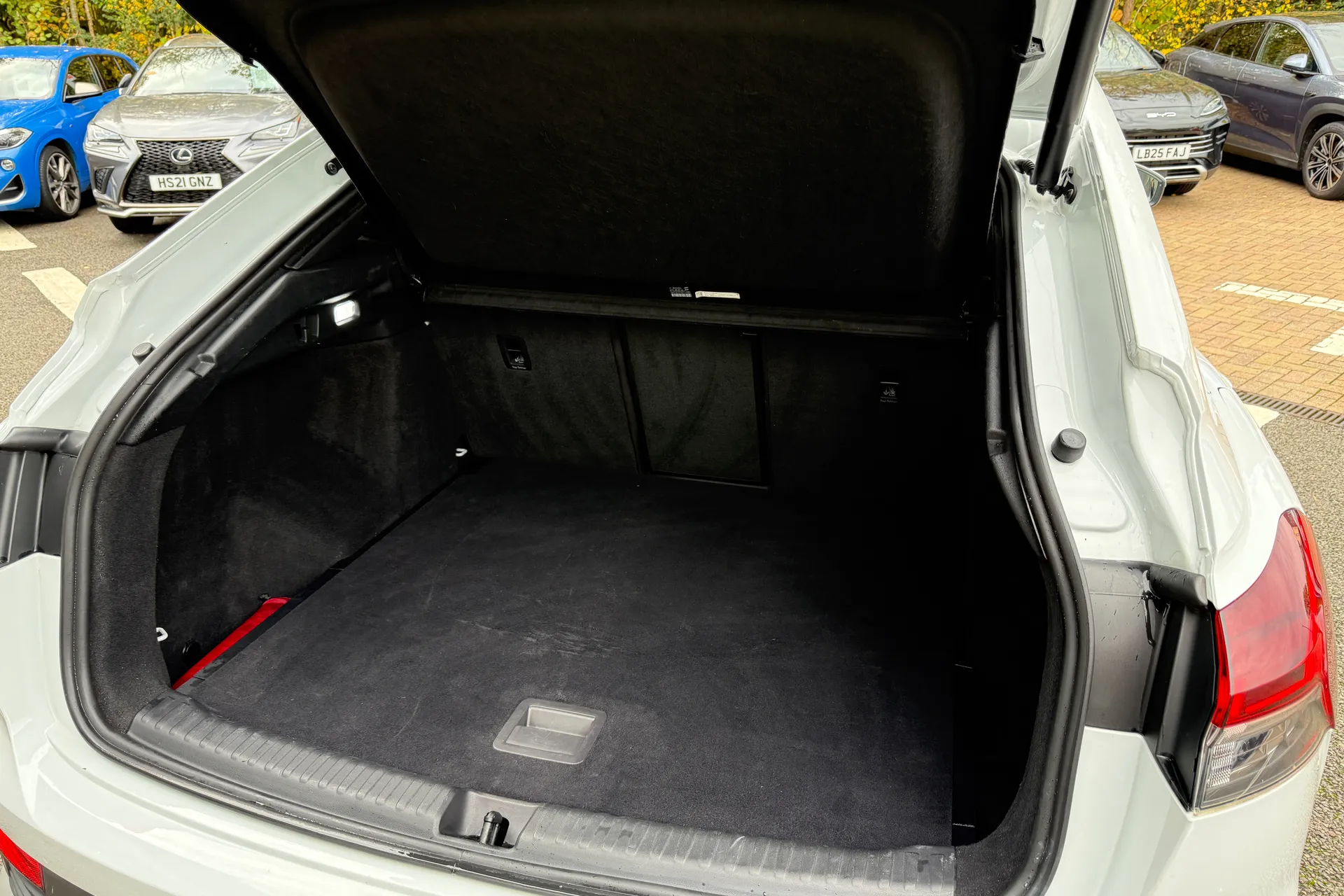 Audi Q4 thumbnail image number 43