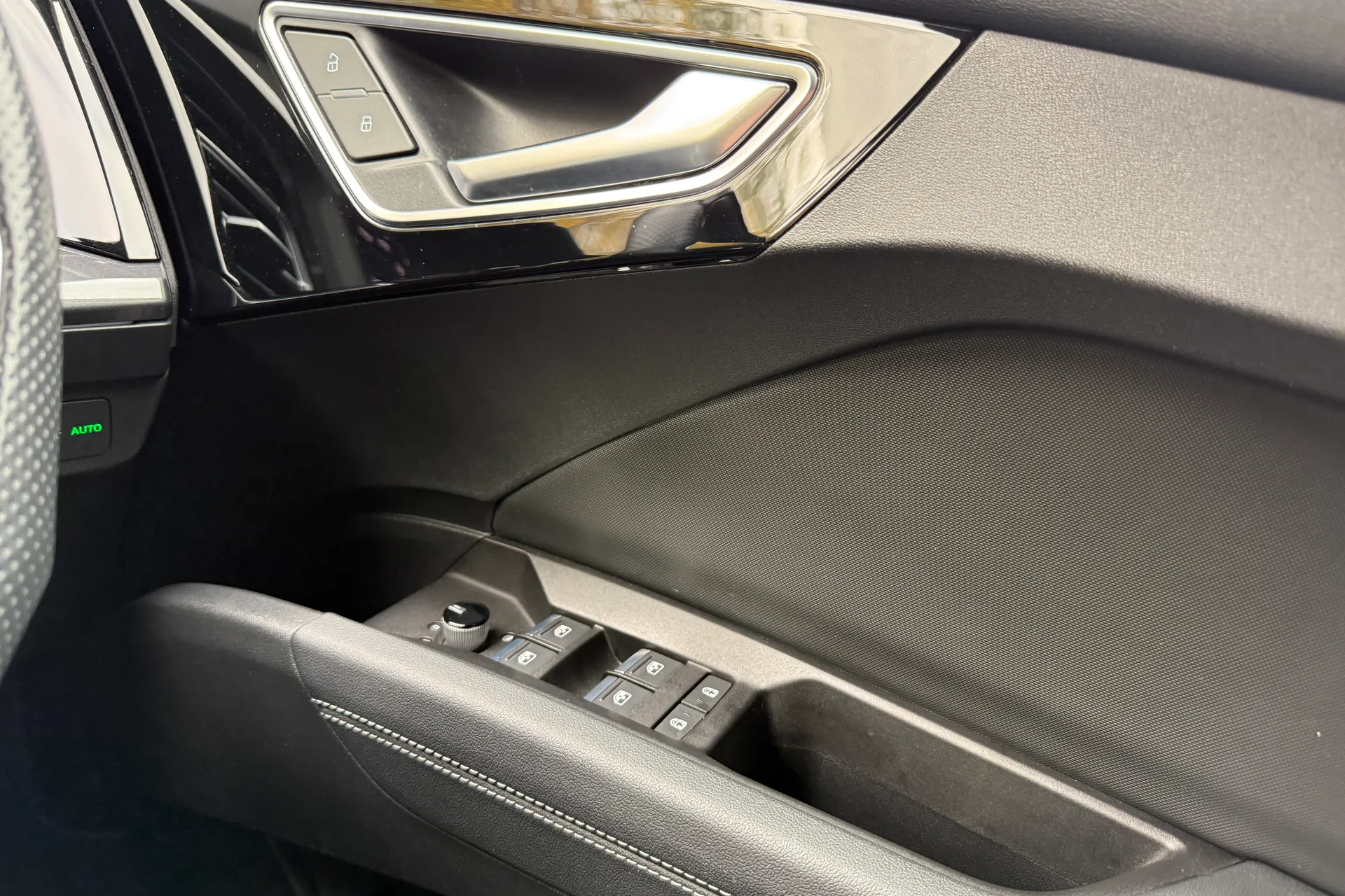 Audi Q4 thumbnail image number 19