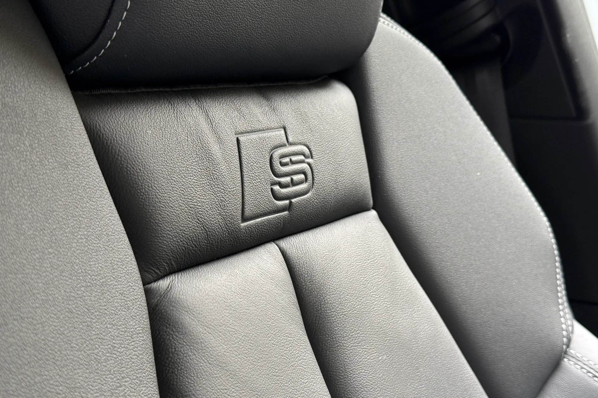 Audi Q4 thumbnail image number 22