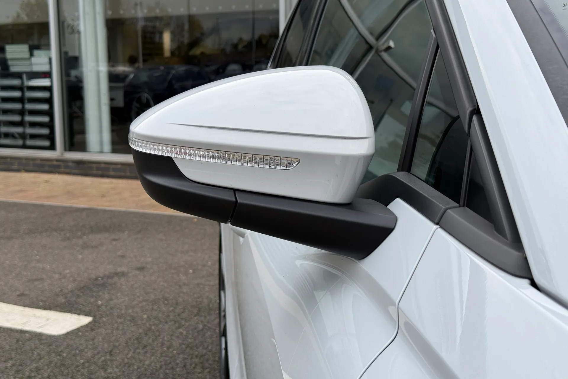 Audi Q4 thumbnail image number 7