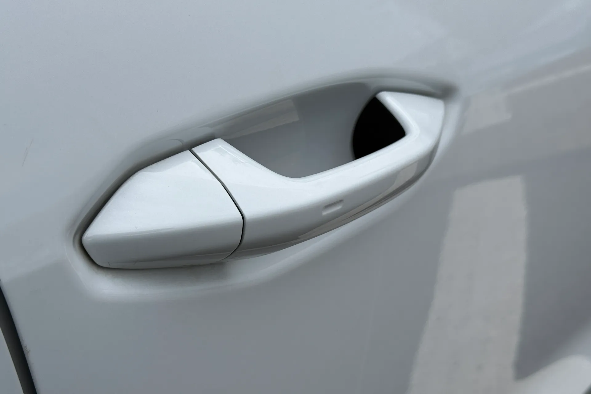 Audi Q4 thumbnail image number 9