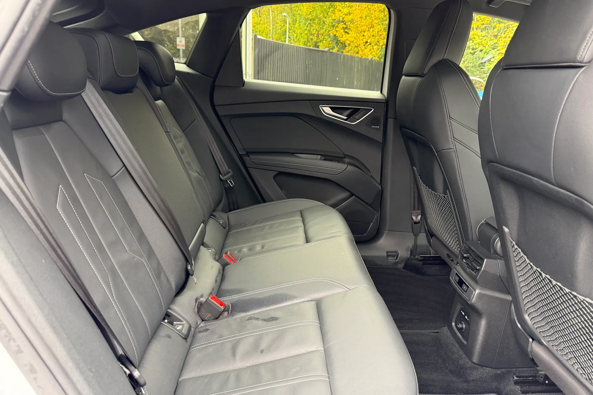 Audi Q4 thumbnail image number 30